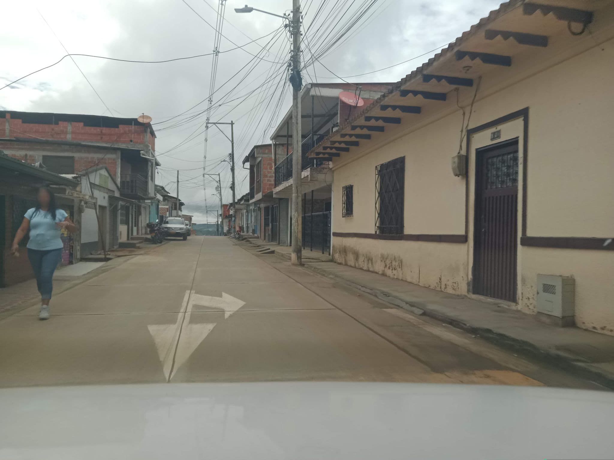 Street view near Hotel Ecoturístico Balcón De Las Heliconias, Yumbo — © Empanada (CC BY-SA · Mapillary)