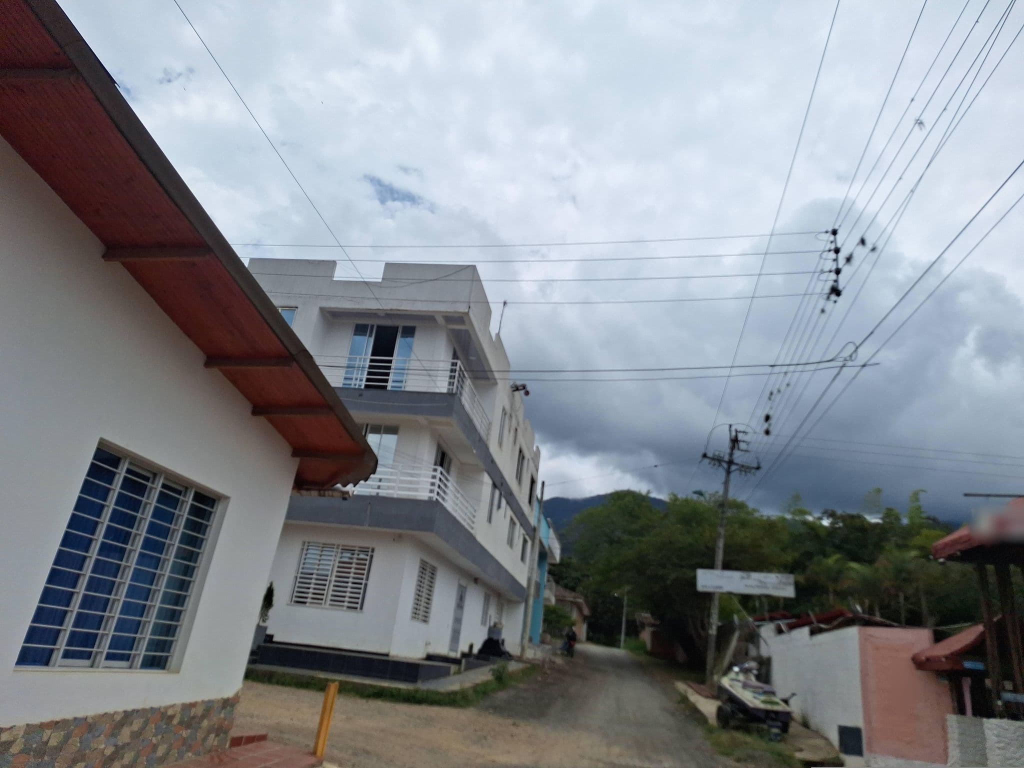 Street view near Hotel Calima Plaza, Darien — © Mariacamila (CC BY-SA · Mapillary)