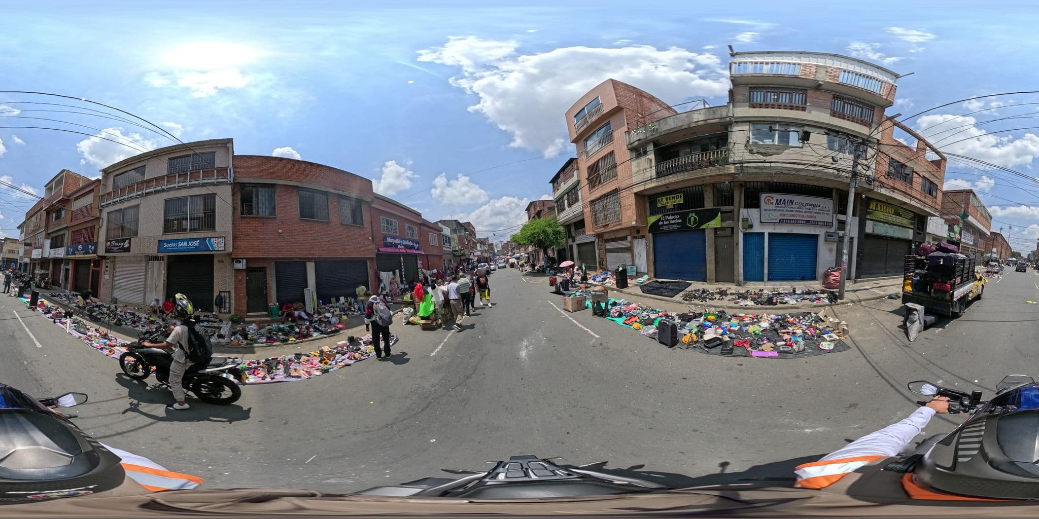 Street view near Hostal El Trueque, Cali — © christiancasa (CC BY-SA · Mapillary)