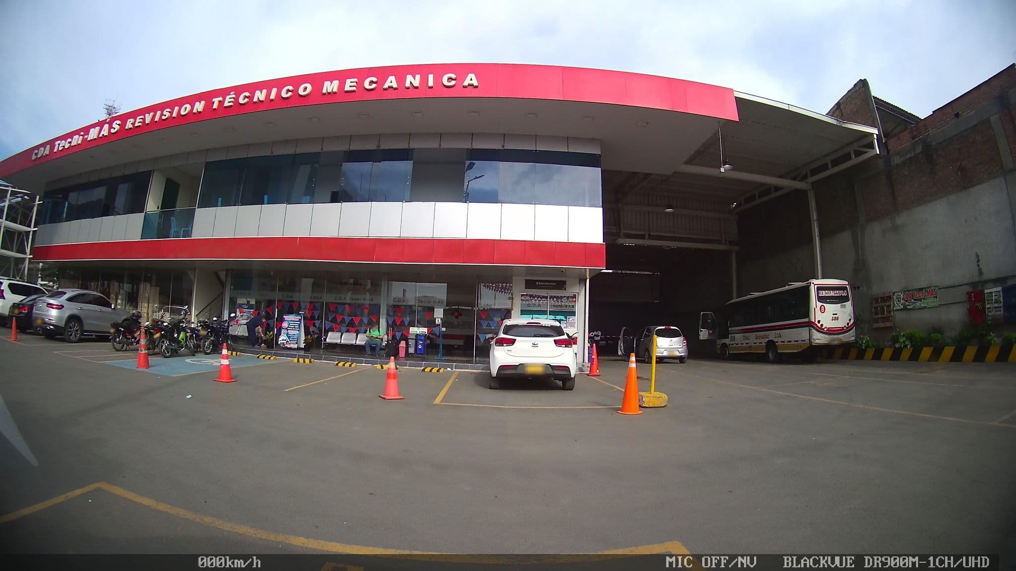 Street view near Hotel Mr, Cali — © kaart5 (CC BY-SA · Mapillary)