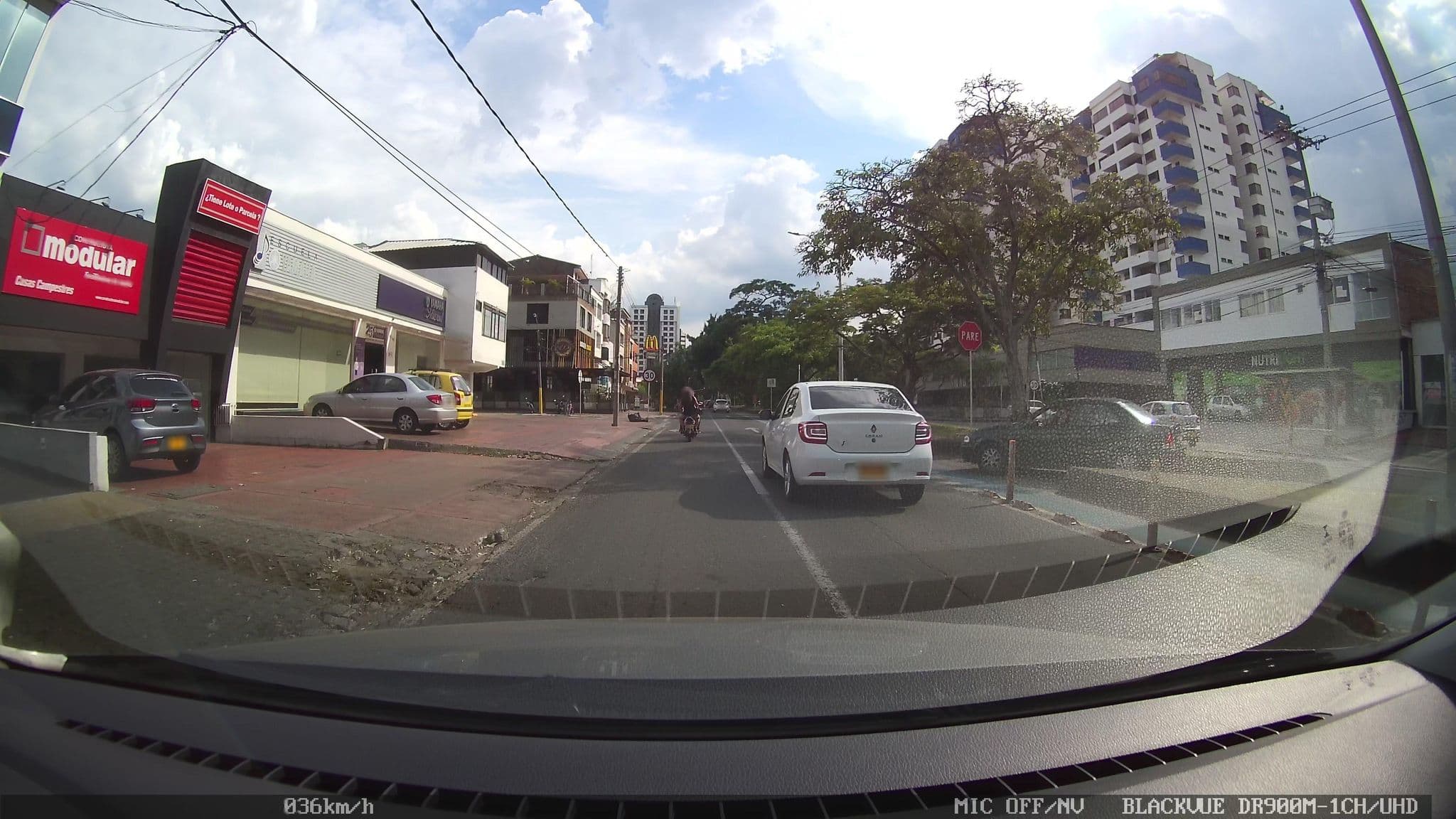 Street view near Karambolo Hotel, Cali — © kaart5 (CC BY-SA · Mapillary)