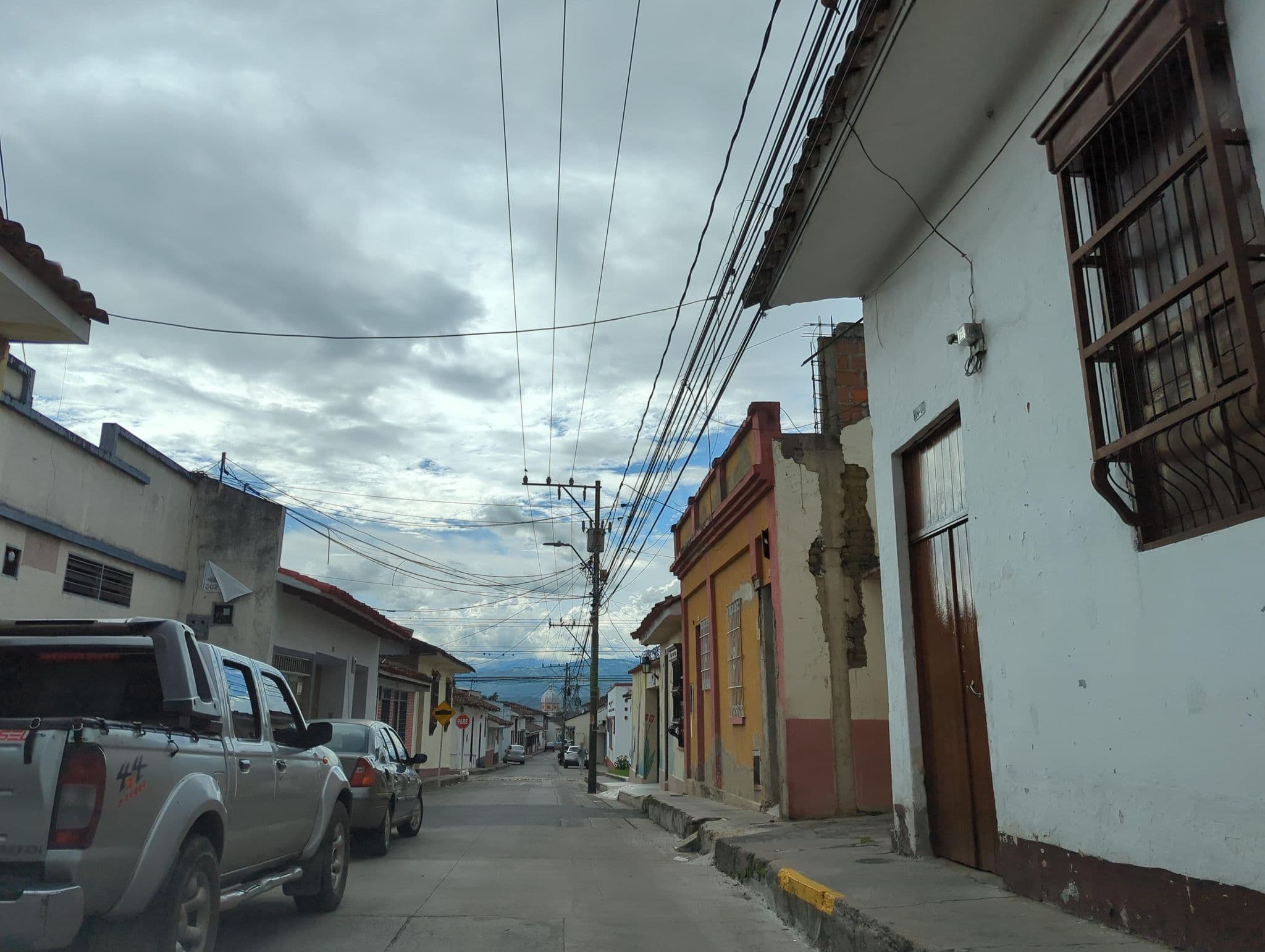Street view near Helga Hostel, Guadalajara de Buga — © maplarry (CC BY-SA · Mapillary)