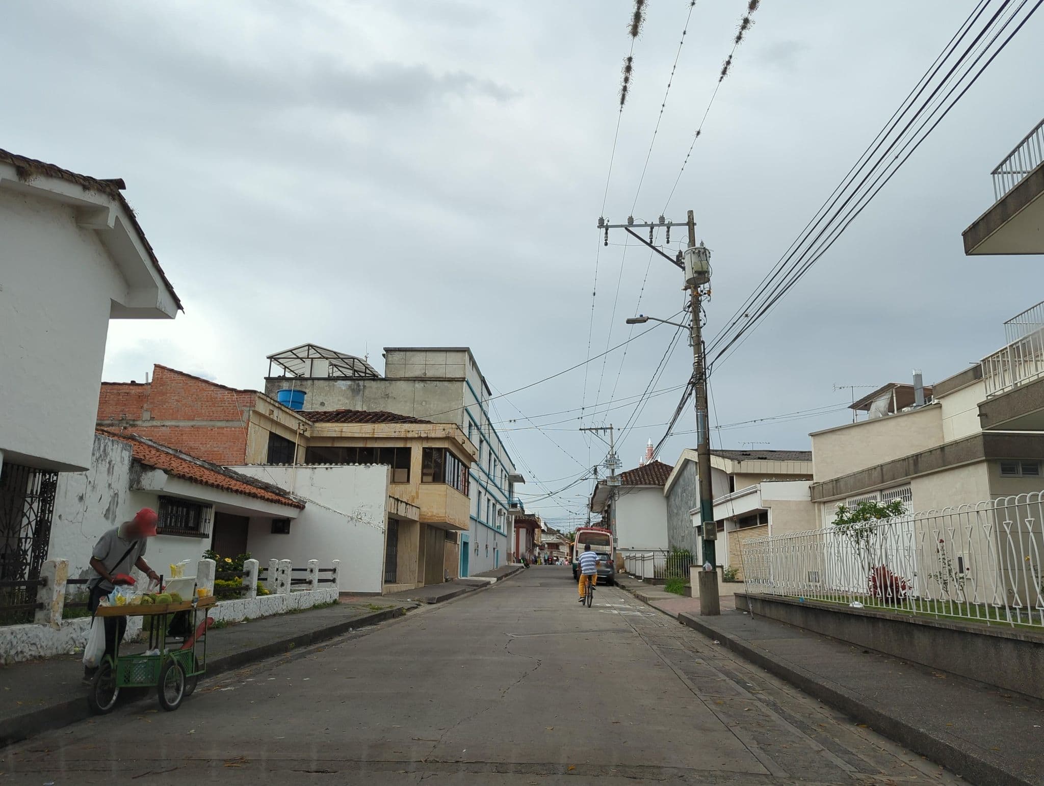 Street view near Hotel Casa Jerez, Guadalajara de Buga — © maplarry (CC BY-SA · Mapillary)