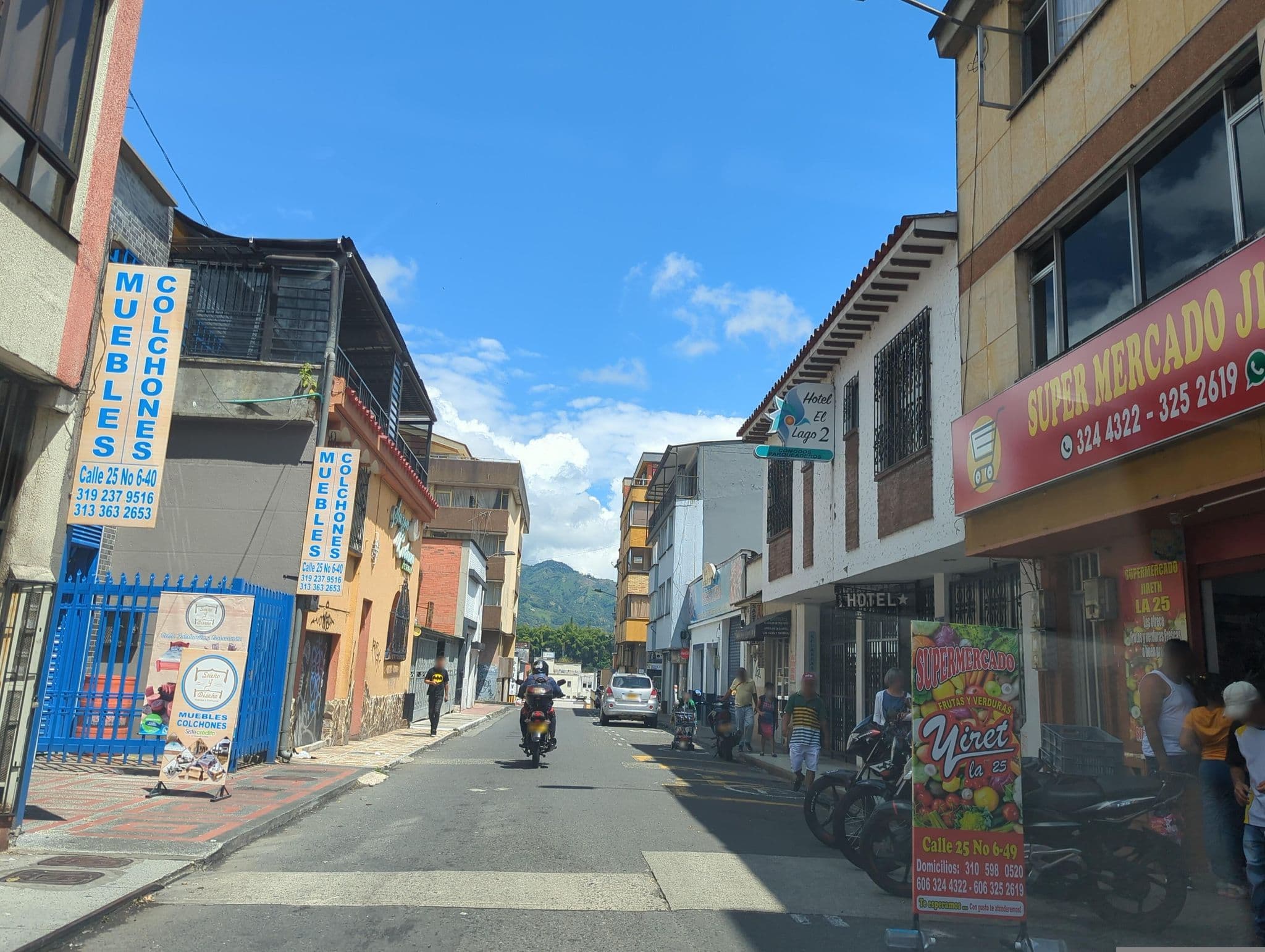 Street view near Hotel Pereira Lago, Pereira — © maplarry (CC BY-SA · Mapillary)