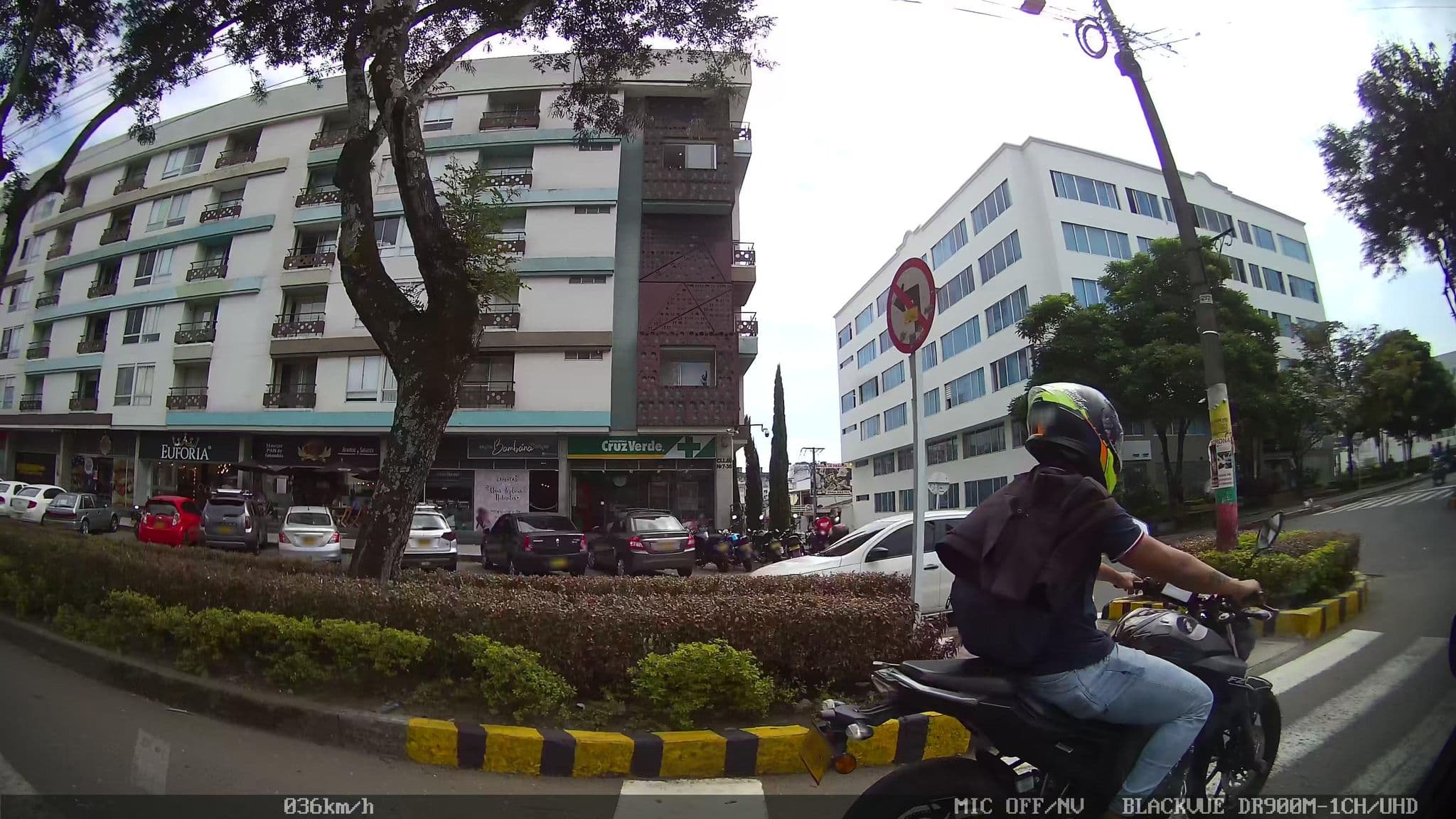 Street view near Hotel 442, Ibagué — © kaart_2 (CC BY-SA · Mapillary)