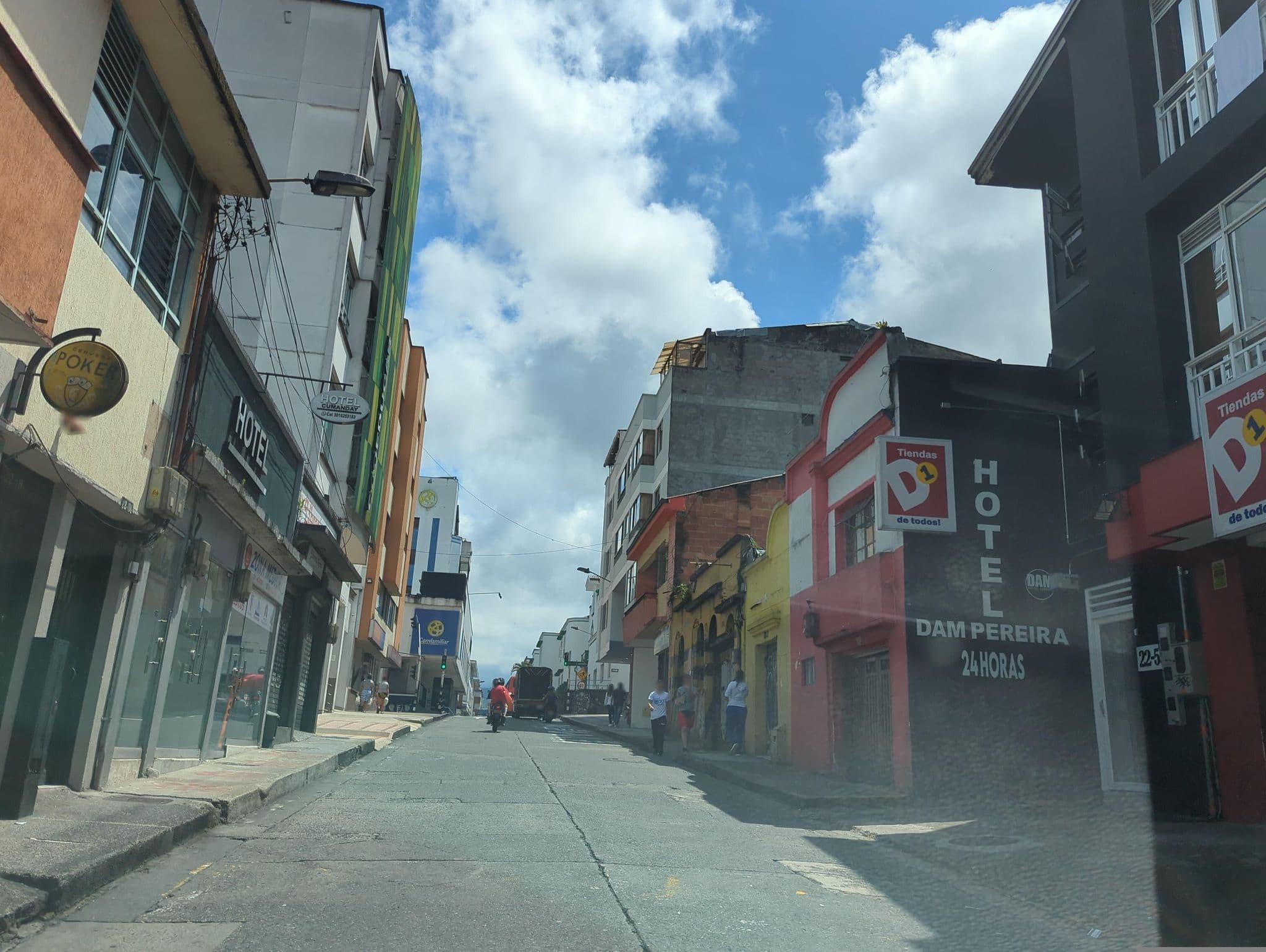Street view near Hotel Cumanday, Pereira — © maplarry (CC BY-SA · Mapillary)