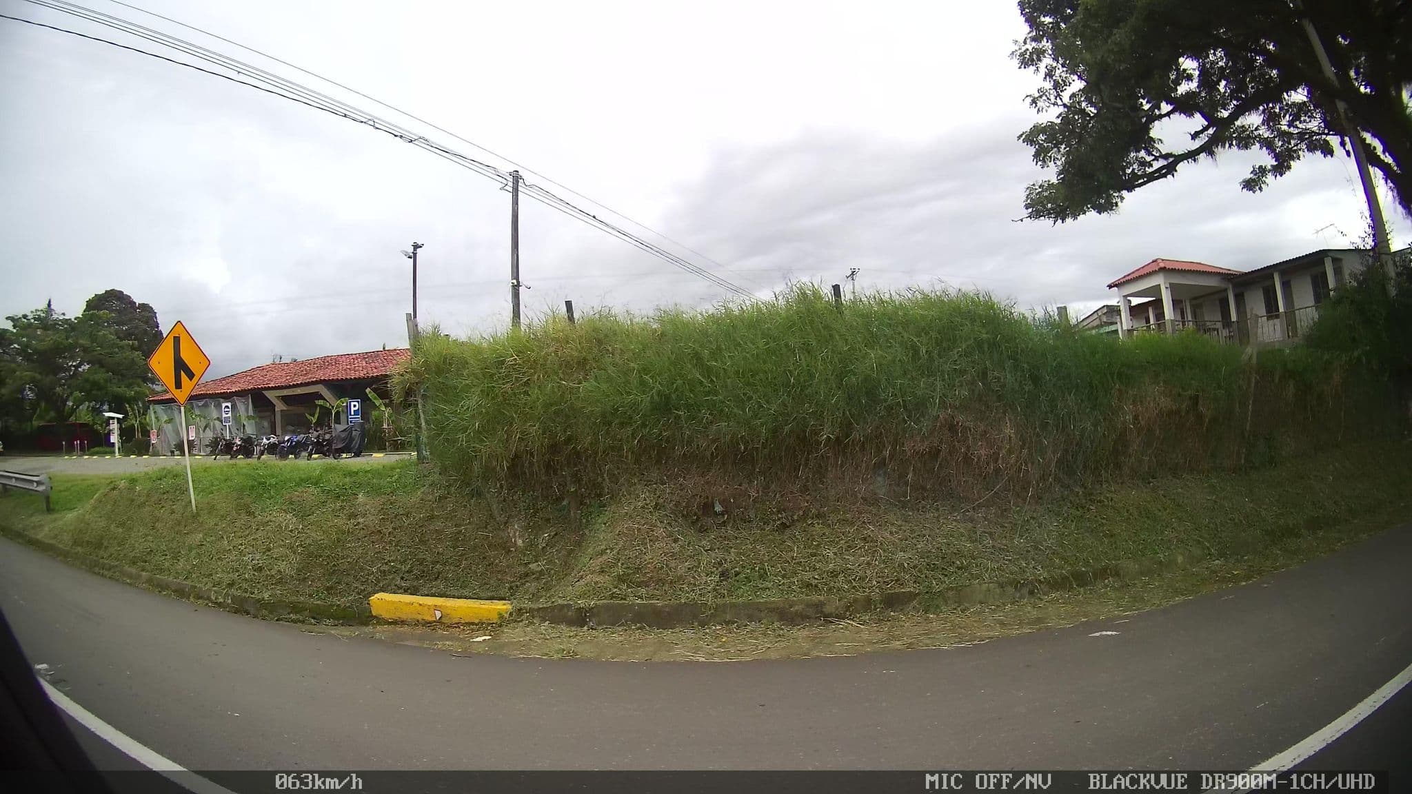 Street view near Hotel Campestre Solar De La Luna, Armenia — © kaart_2 (CC BY-SA · Mapillary)