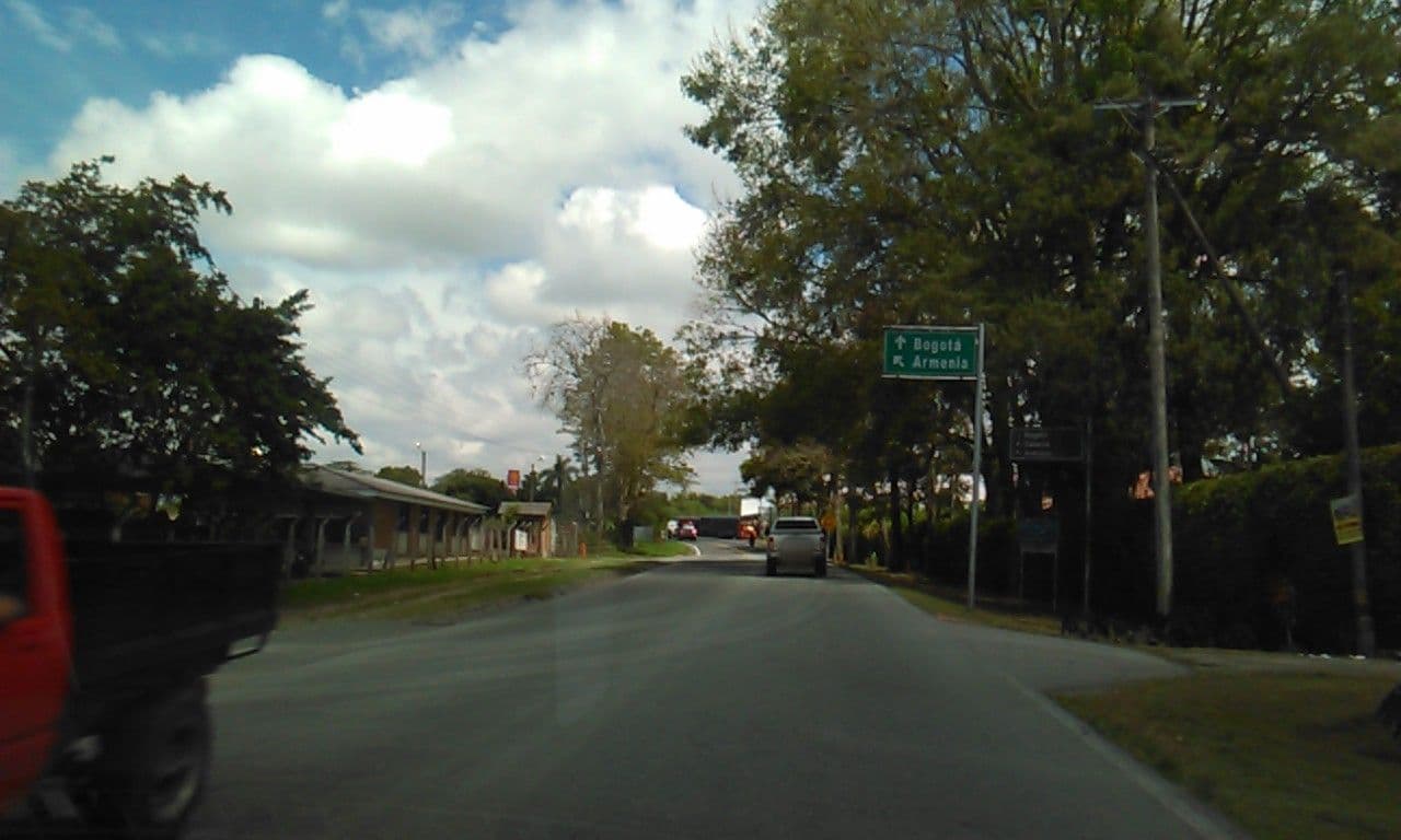 Street view near Casa Museo La Cabaña, Armenia — © magn007 (CC BY-SA · Mapillary)