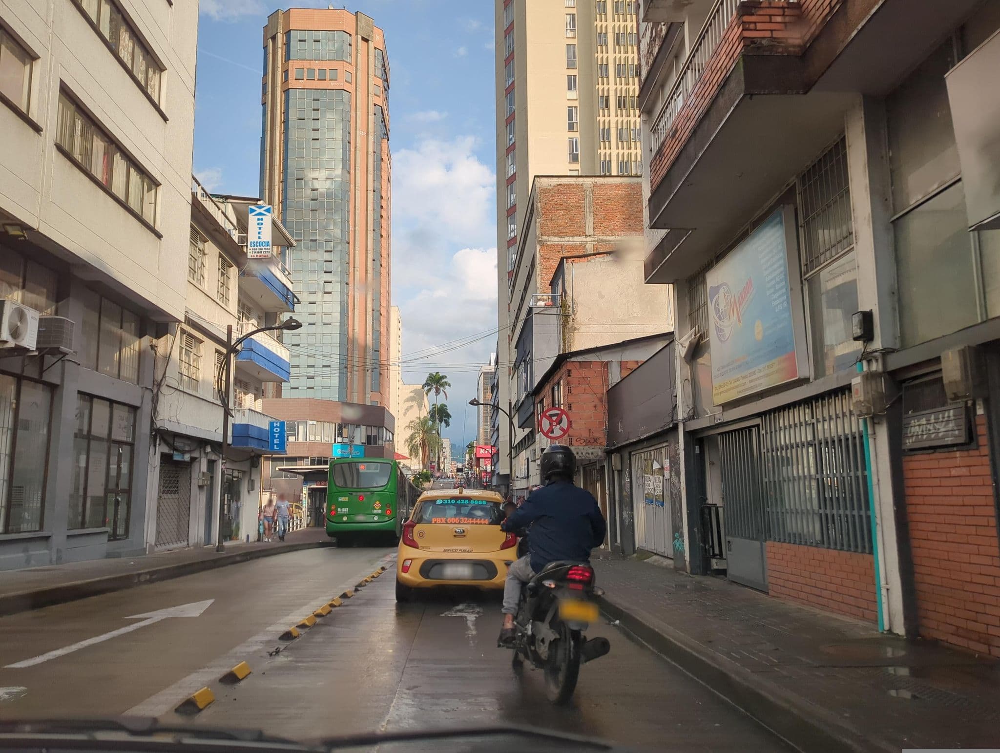 Street view near Hotel escocia, Pereira — © maplarry (CC BY-SA · Mapillary)