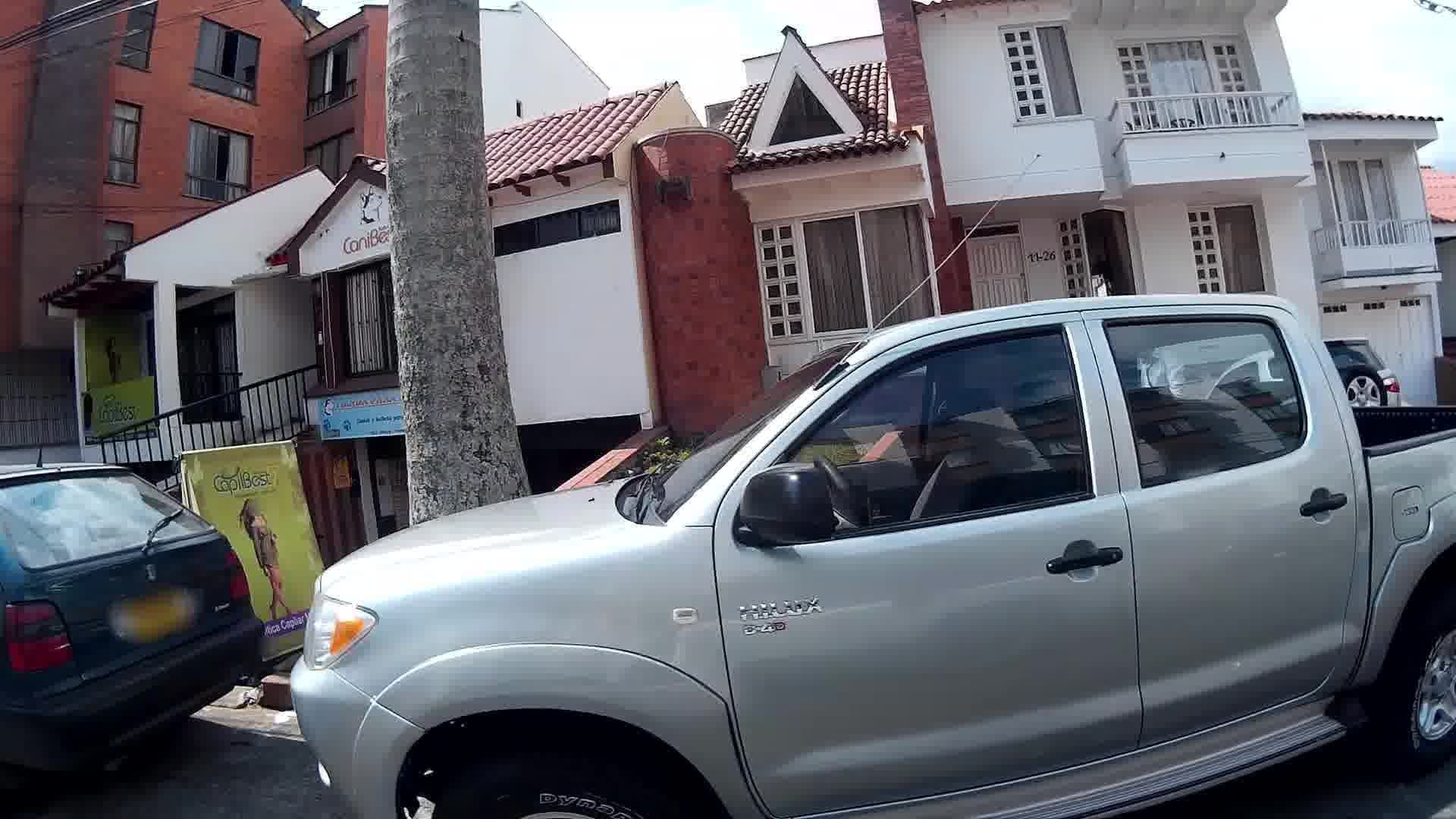 Street view near Casa Hotel Portal de Coinca, Armenia — © humano (CC BY-SA · Mapillary)