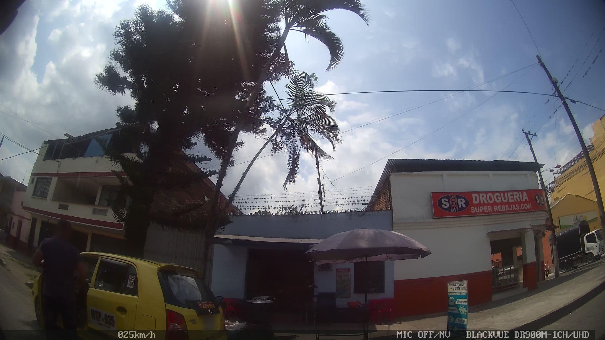 Street view near Apartahotel La Primavera, Ibagué — © kaart_2 (CC BY-SA · Mapillary)