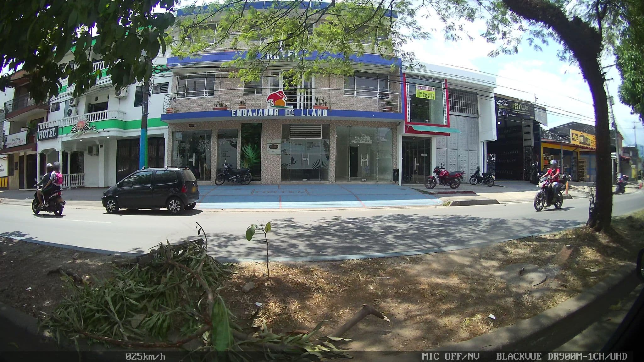 Street view near hotel llano lindo, Villavicencio — © kaart_4 (CC BY-SA · Mapillary)
