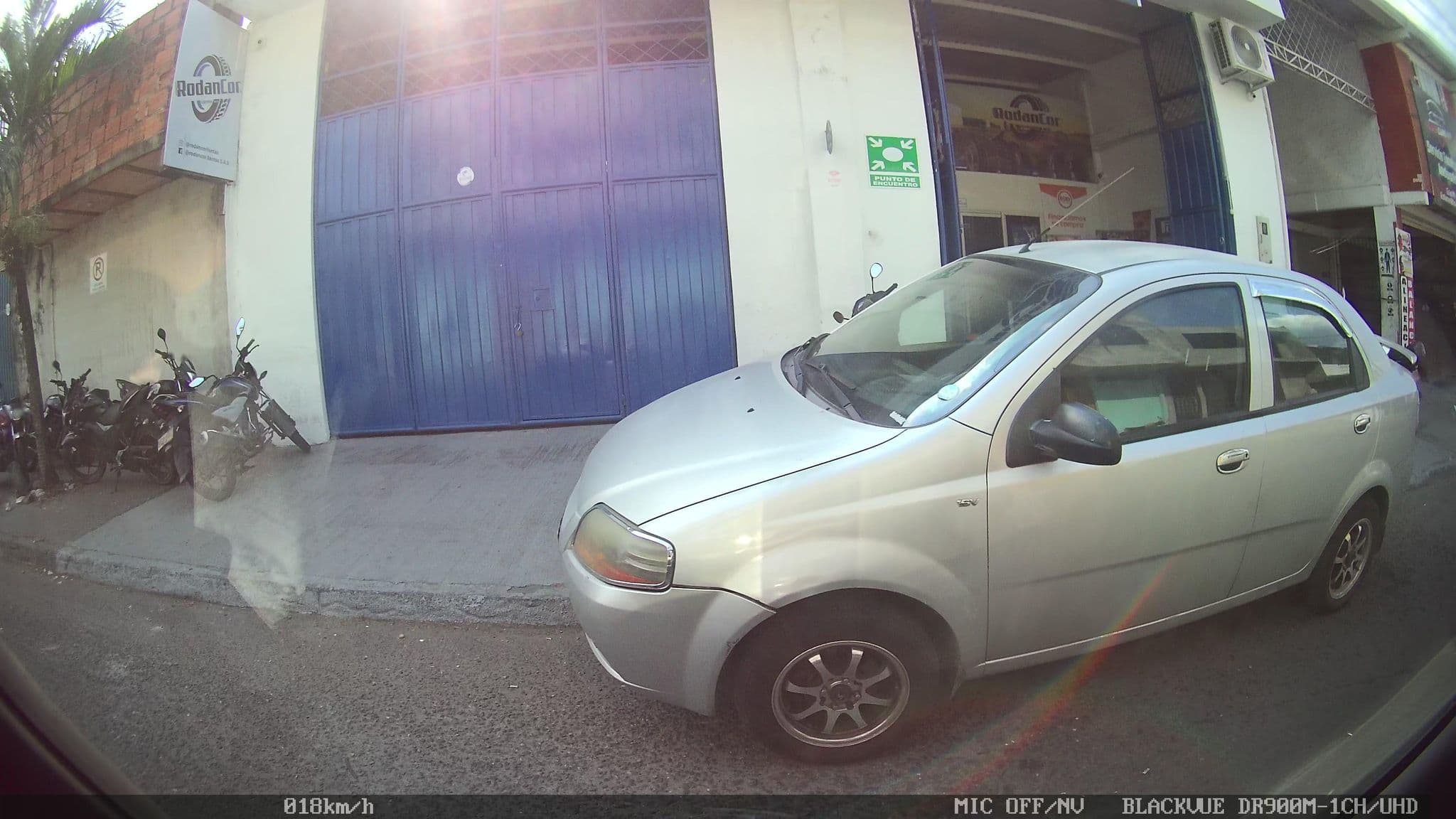 Street view near Hotel El Rey David, Villavicencio — © kaart_2 (CC BY-SA · Mapillary)