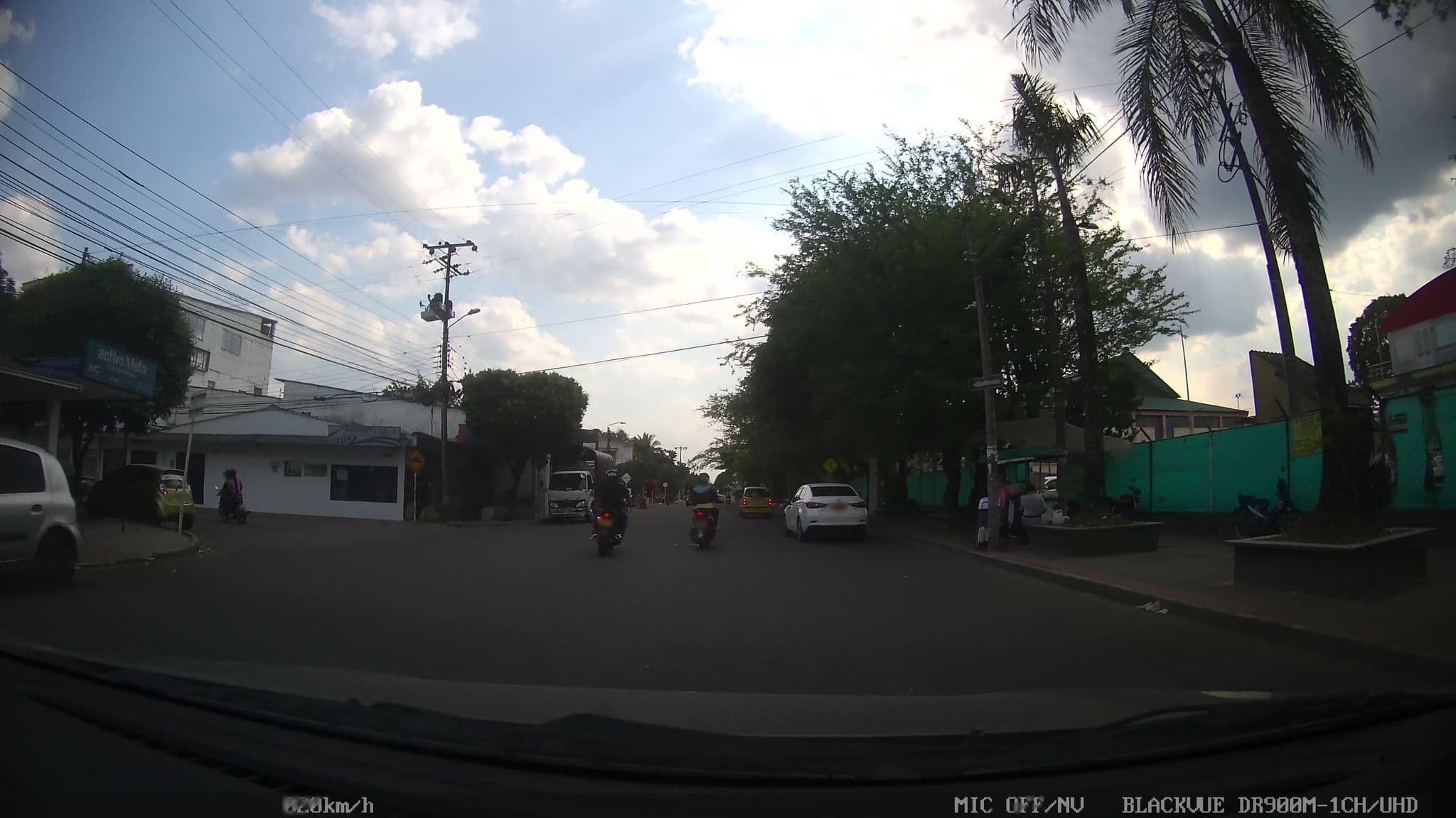 Street view near Casa Hotel La Villa, Villavicencio — © kaart_2 (CC BY-SA · Mapillary)