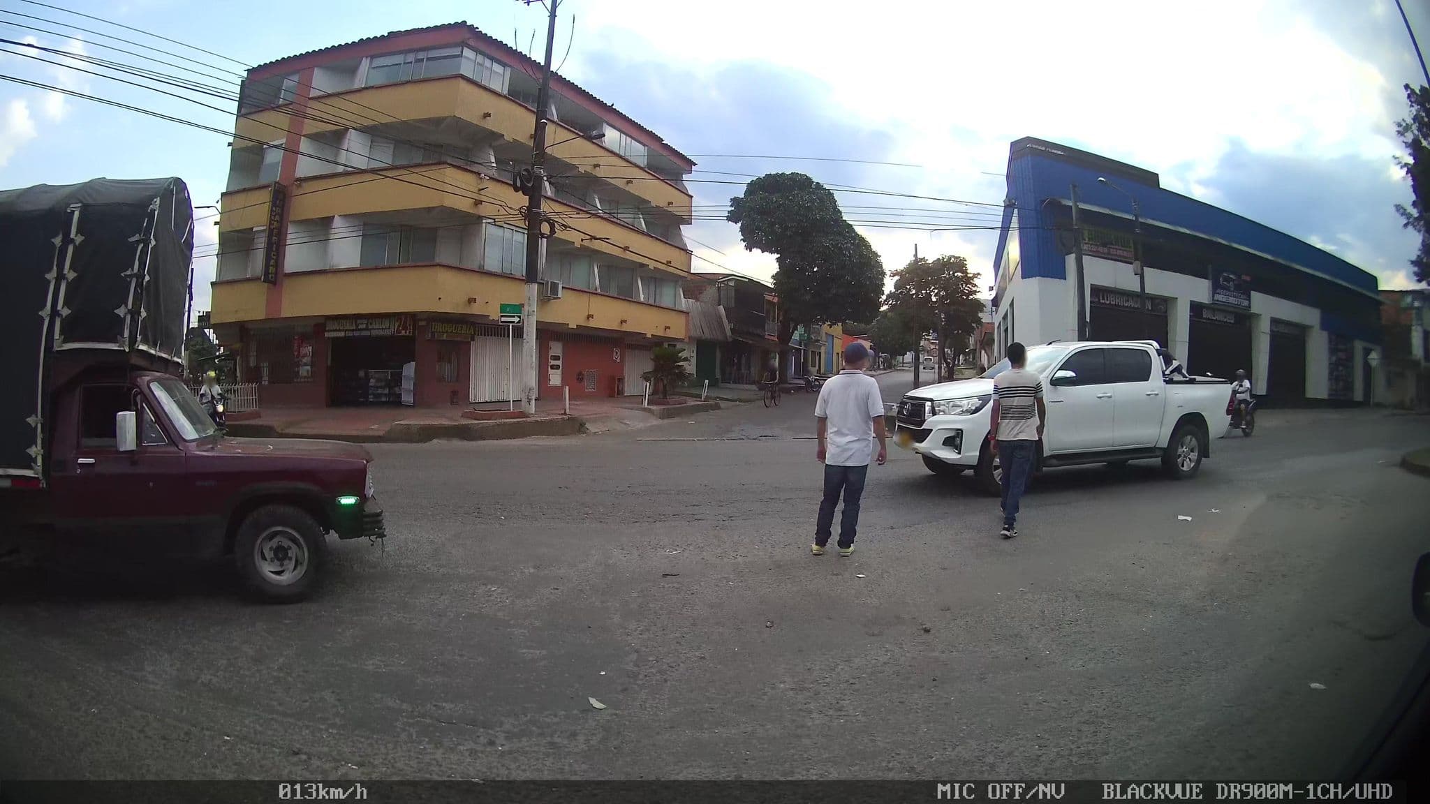 Street view near Hotel Suramericano, Villavicencio — © kaart_4 (CC BY-SA · Mapillary)