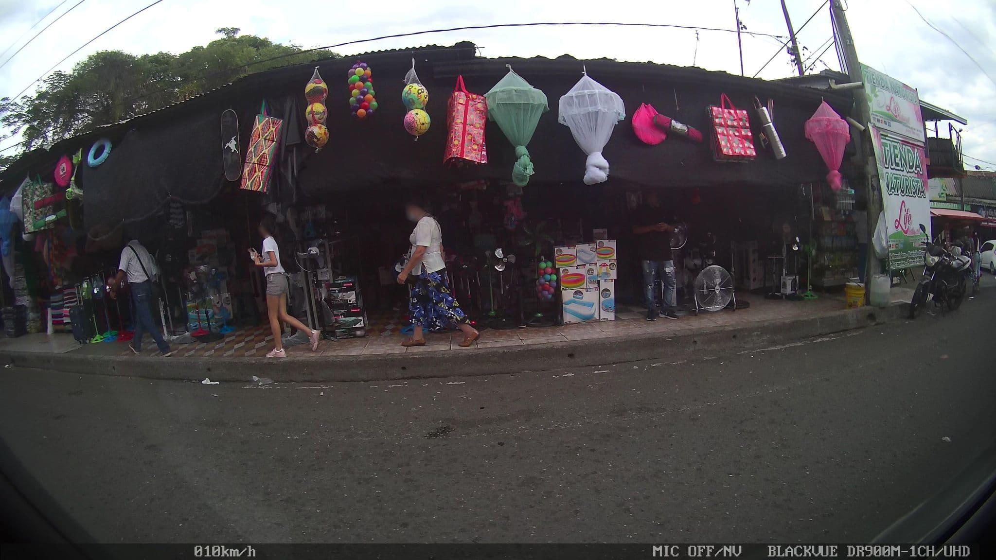 Street view near Hotel Castilla, Villavicencio — © kaart_2 (CC BY-SA · Mapillary)