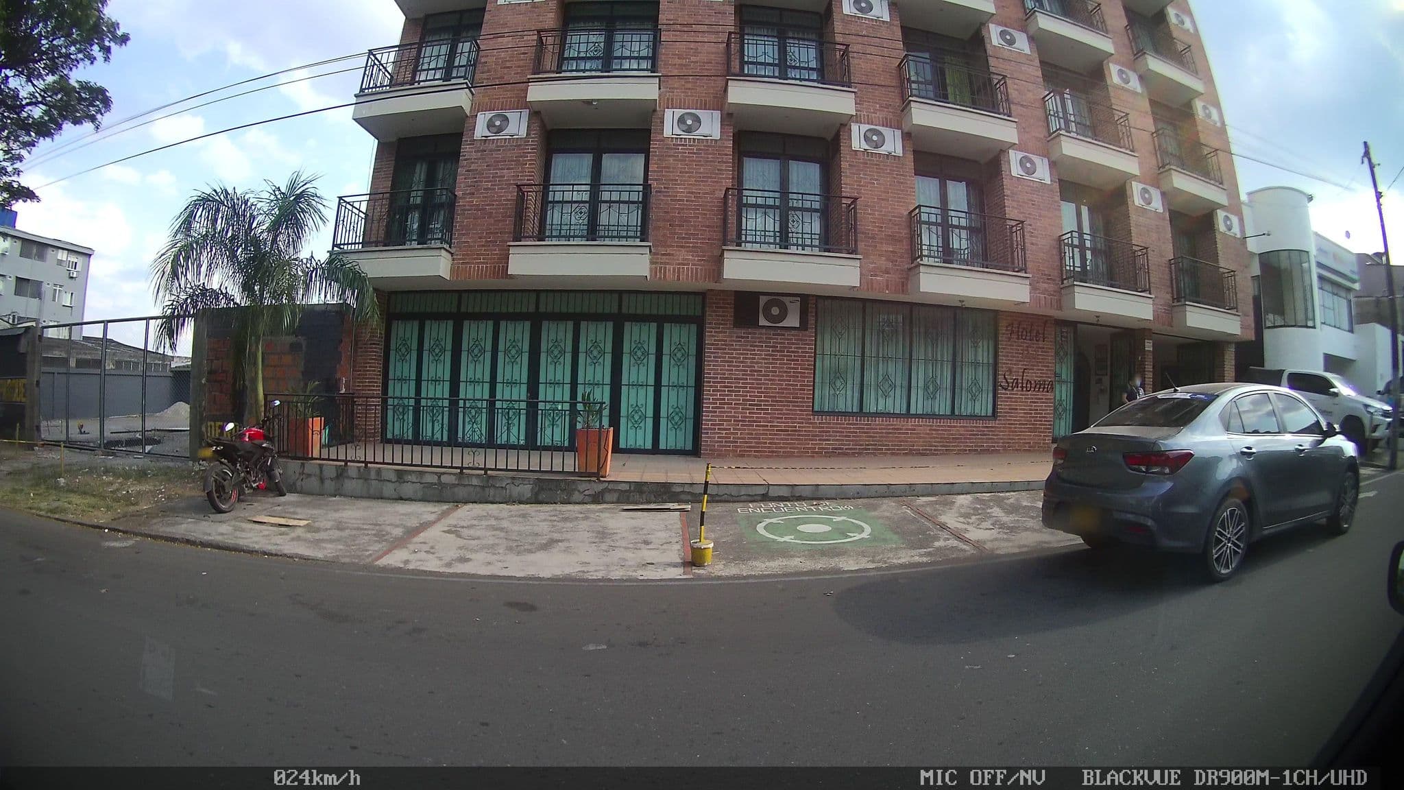 Street view near Hotel Saloma Villavicencio, Villavicencio — © kaart_4 (CC BY-SA · Mapillary)