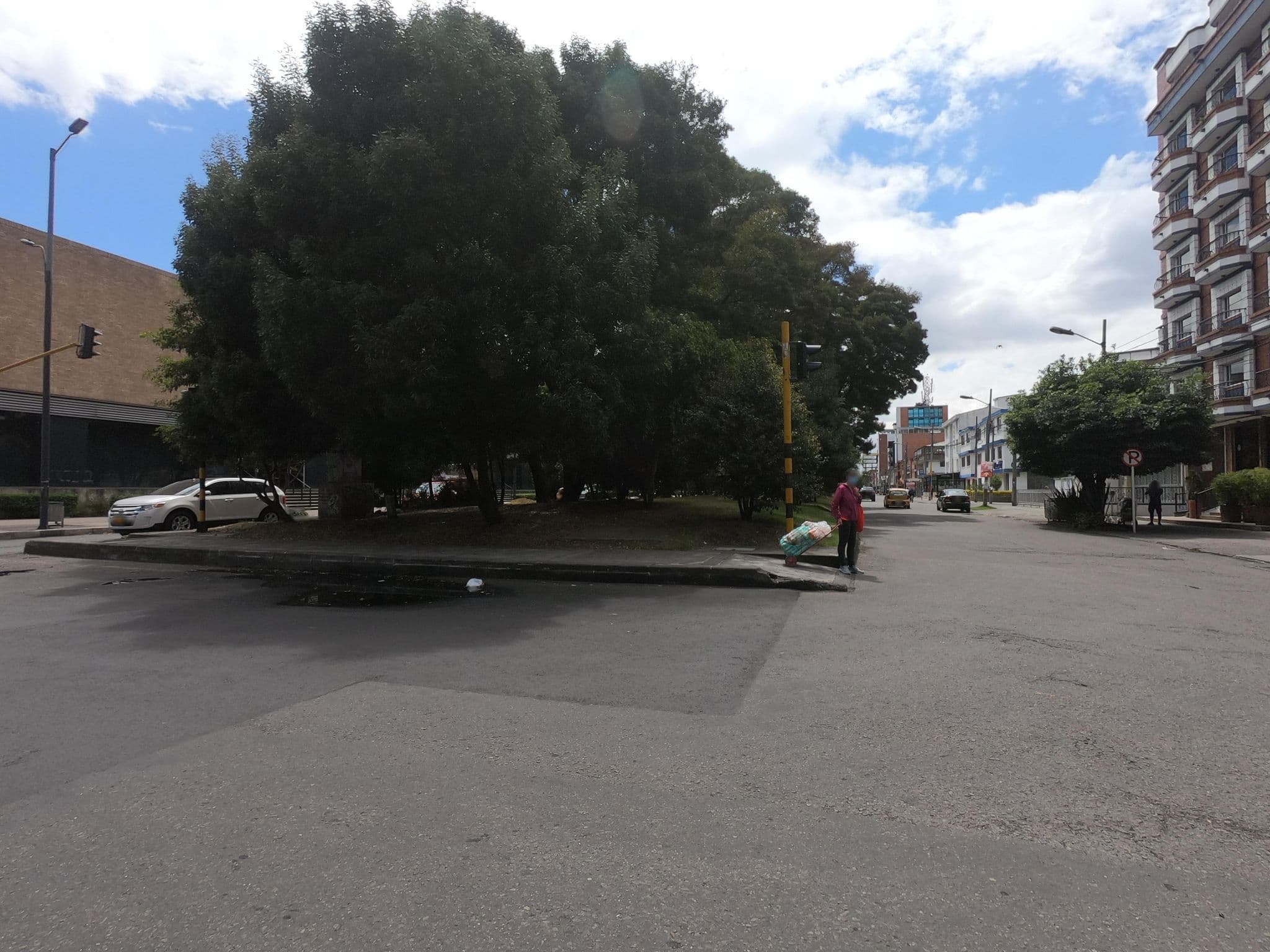 Street view near American Visa Tower Hotel, Bogotá — © angoca (CC BY-SA · Mapillary)