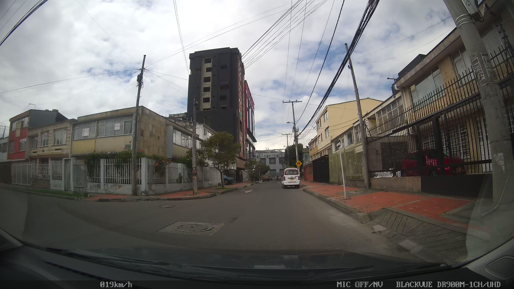 Street view near Hotel Ayenda - Torre 52, Bogotá — © kaart5 (CC BY-SA · Mapillary)