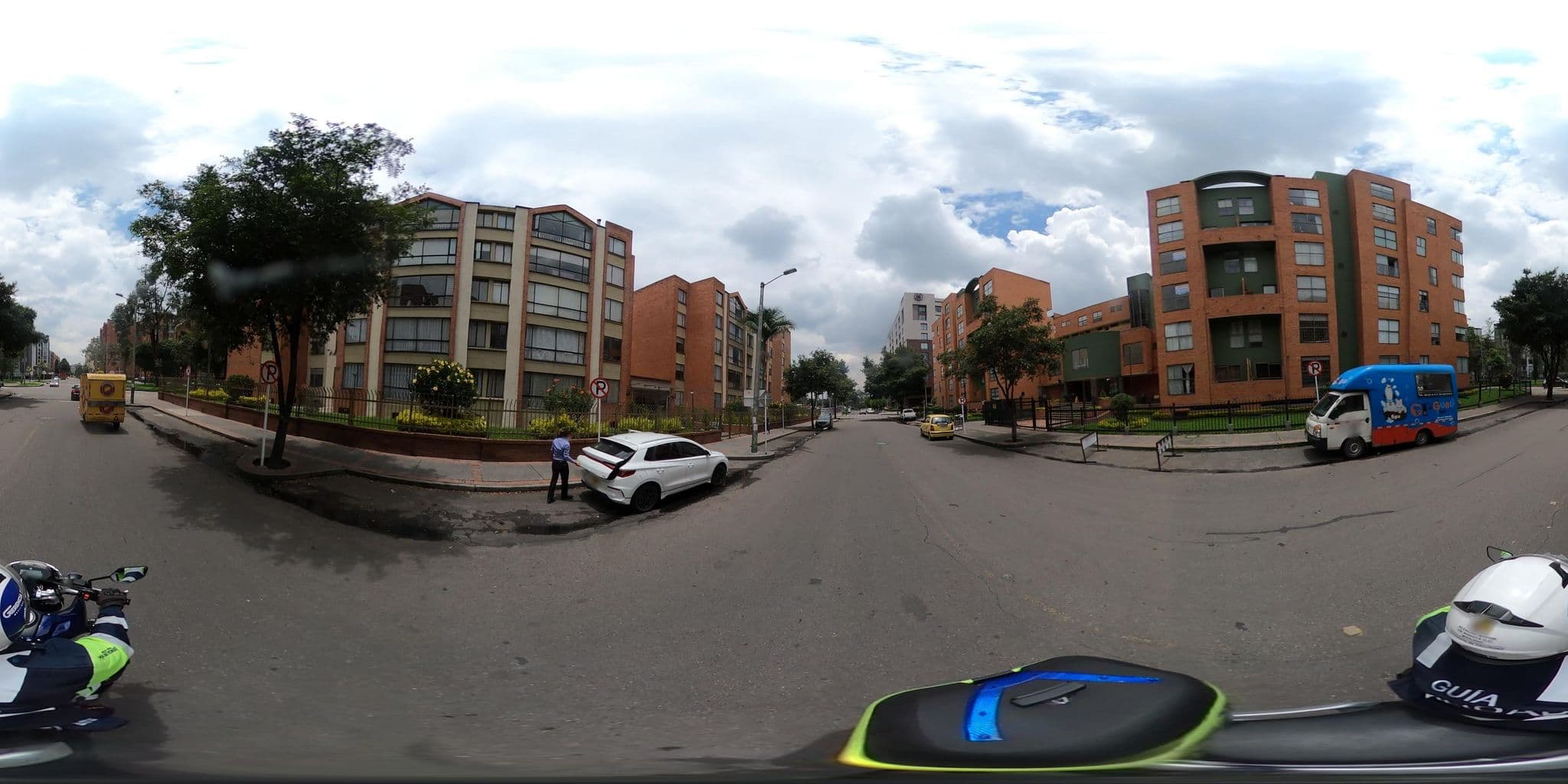 Street view near Club Spa Oasis Hotel Sheraton Bogotá, Kennedy — © rbolivar (CC BY-SA · Mapillary)