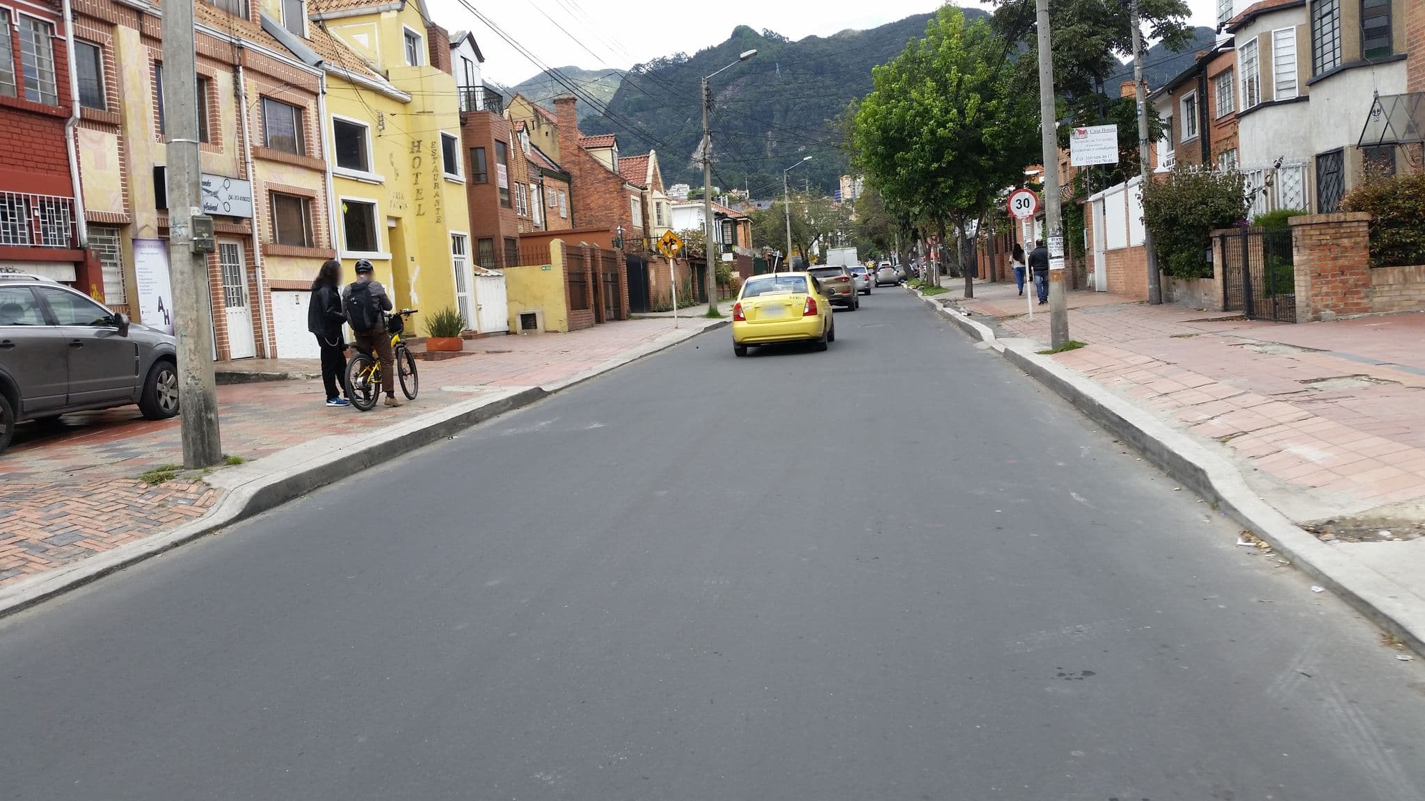Street view near Hotel Falcon, Barrio San Luis — © ejegg (CC BY-SA · Mapillary)