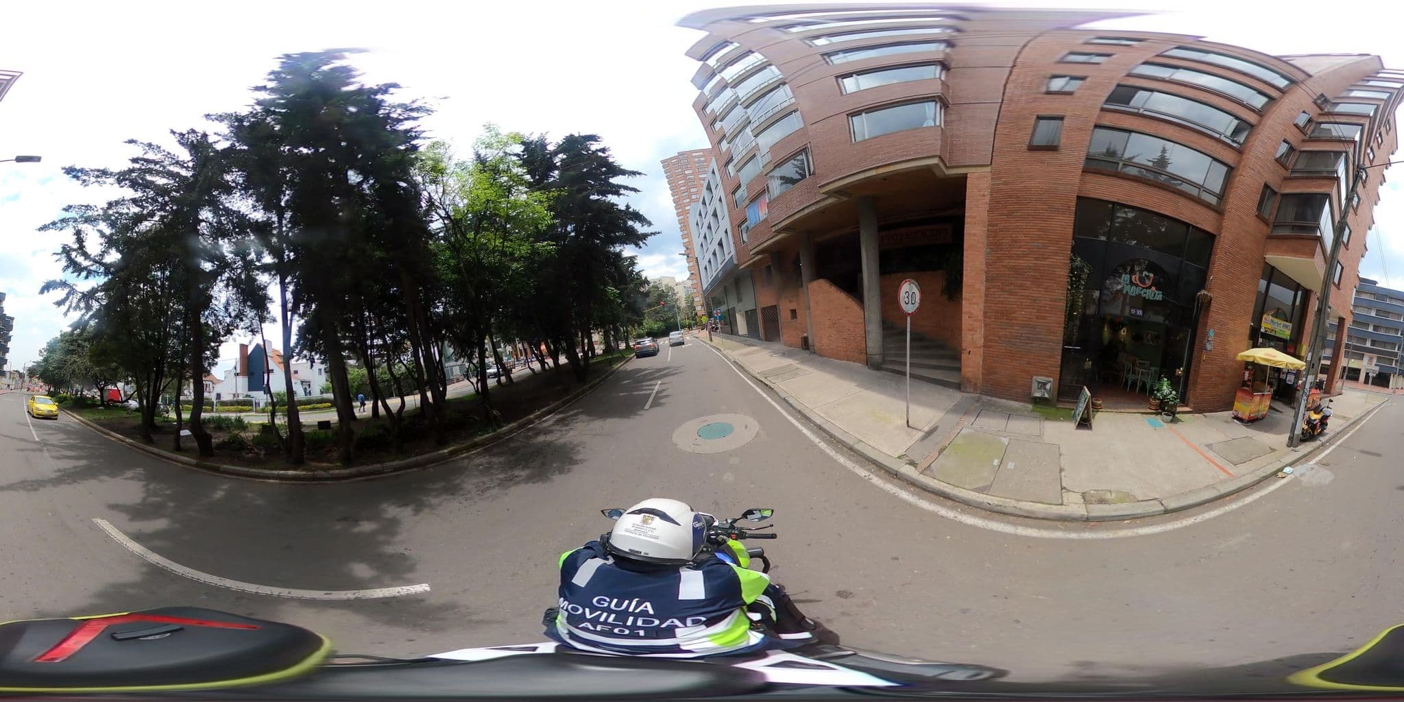 Street view near Alquiler Temporal Bogotá, Bogotá — © rbolivar (CC BY-SA · Mapillary)