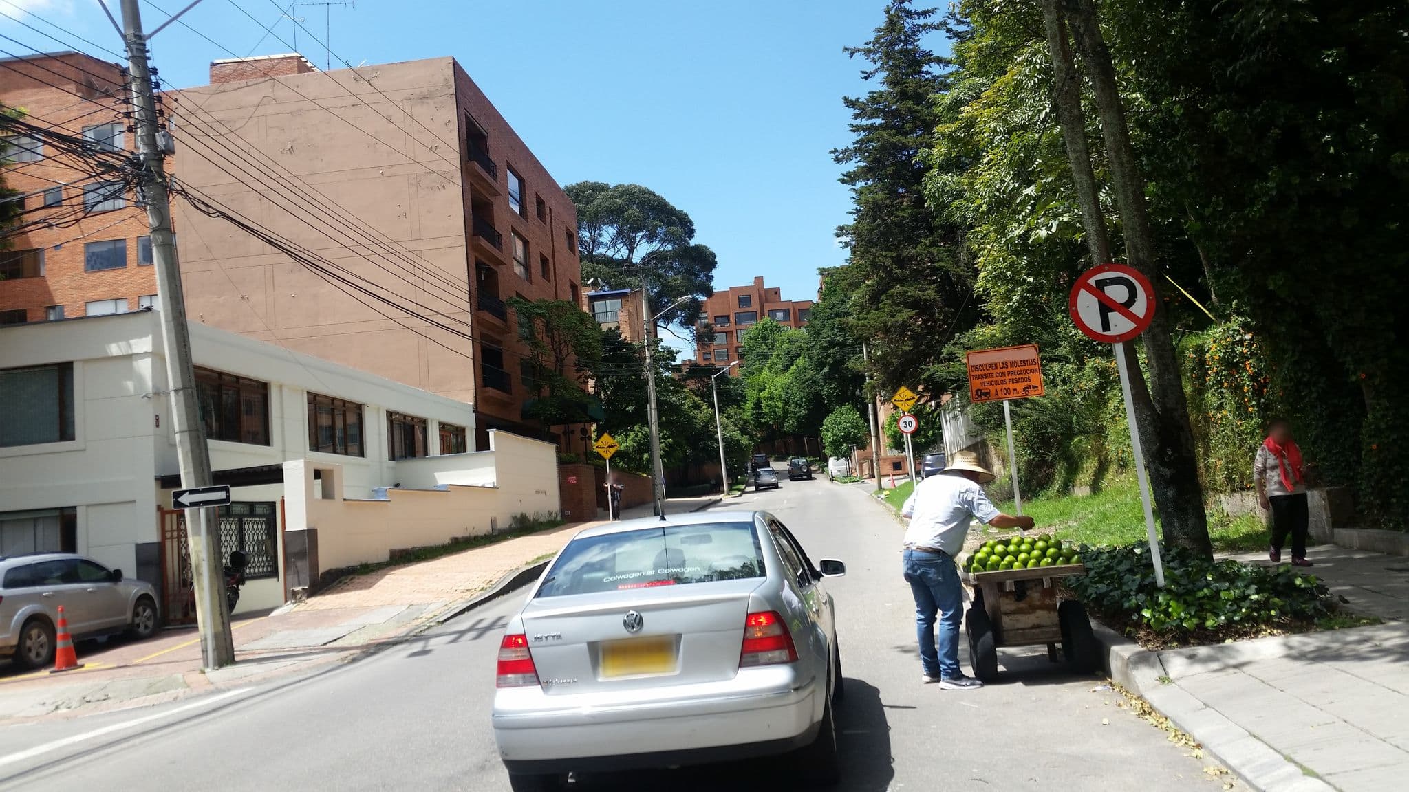 Street view near Hotel Howard Johnson Emaus, Barrio San Luis — © ejegg (CC BY-SA · Mapillary)