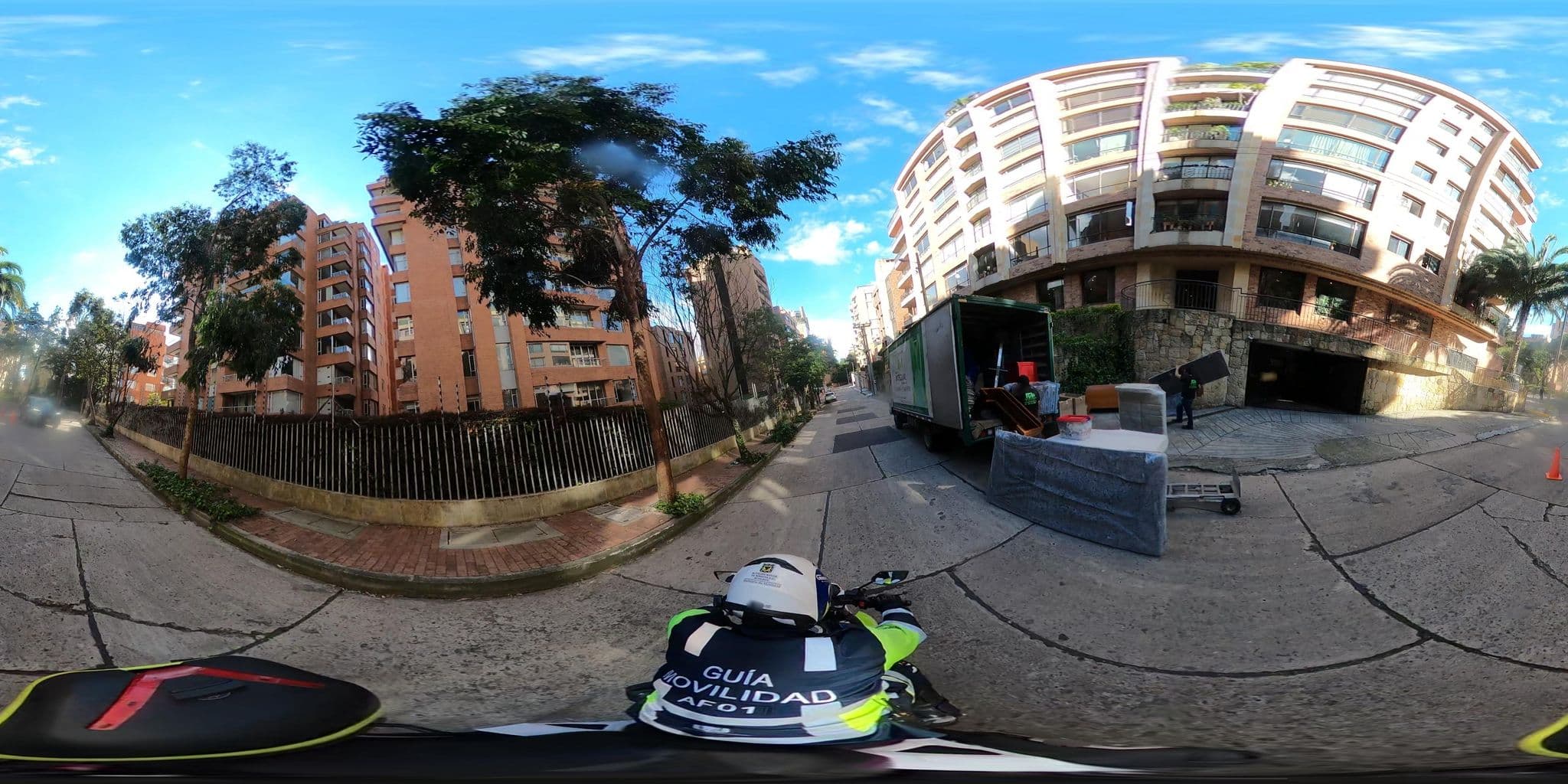 Street view near Hotel Club El Nogal, Barrio San Luis — © cgalindop (CC BY-SA · Mapillary)