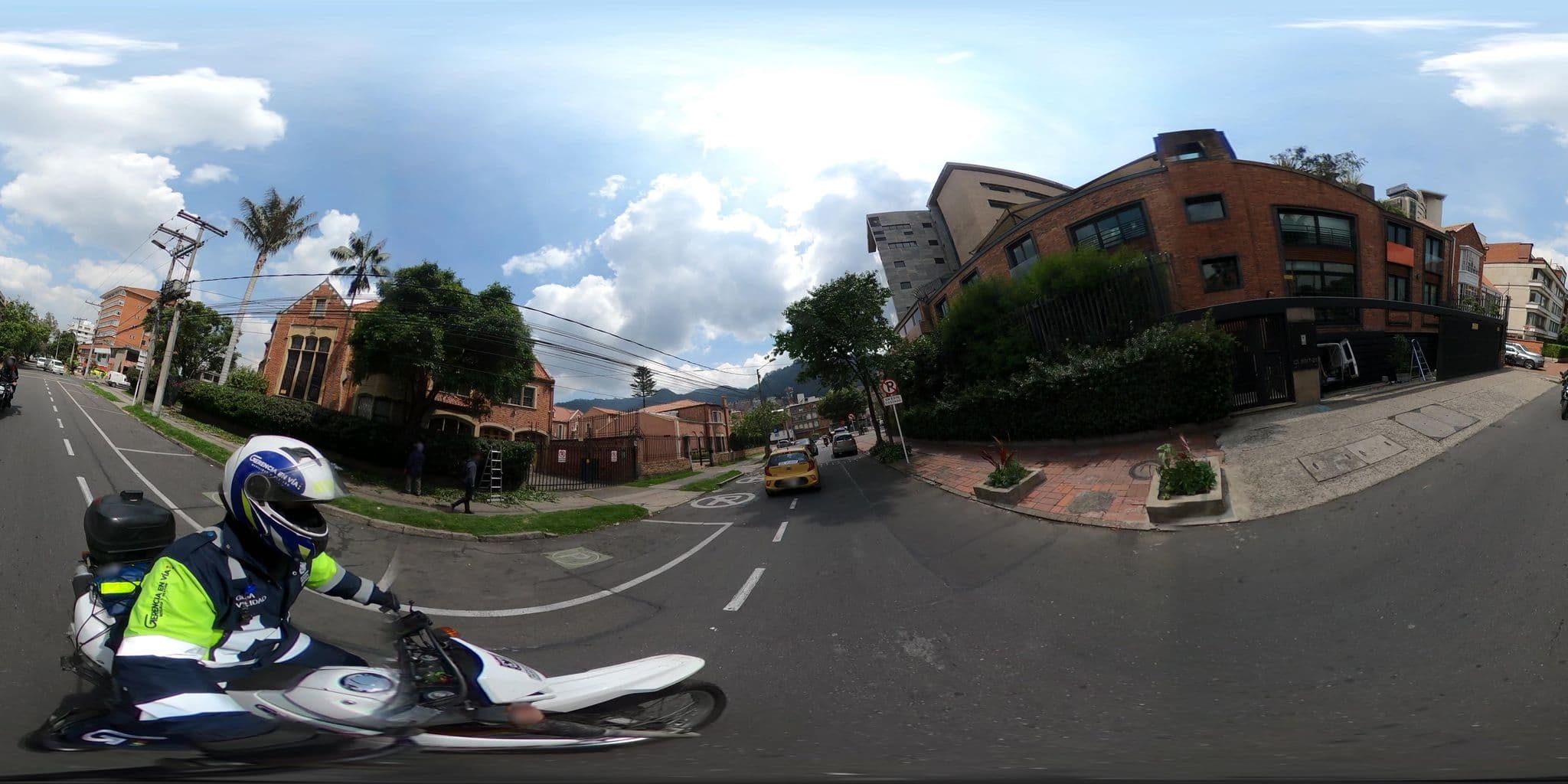 Street view near Holiday Inn Express Zona Financiera, Barrio San Luis — © cgalindop (CC BY-SA · Mapillary)