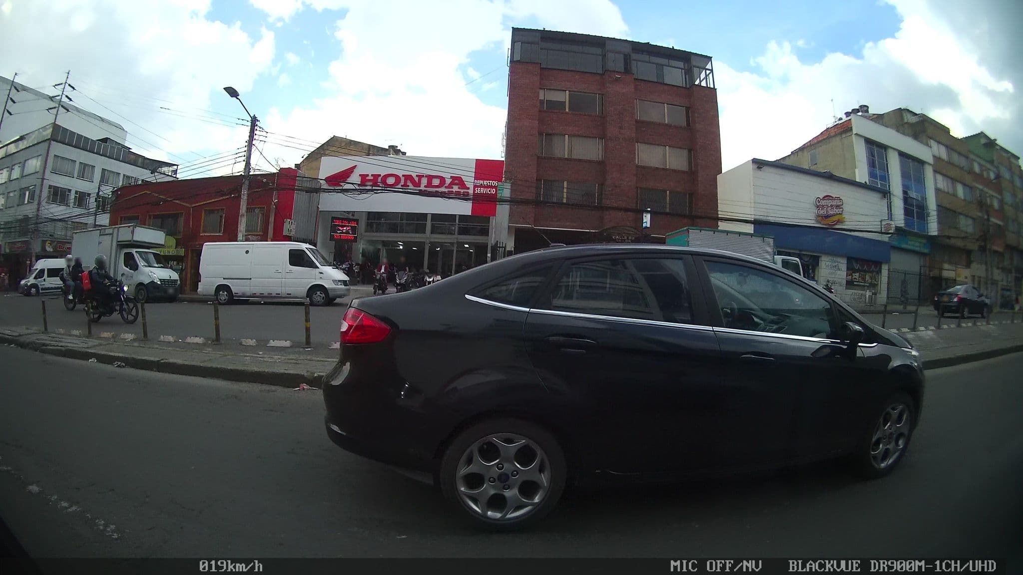 Street view near Hotel Lord Bogotá., Bogotá — © kaart5 (CC BY-SA · Mapillary)
