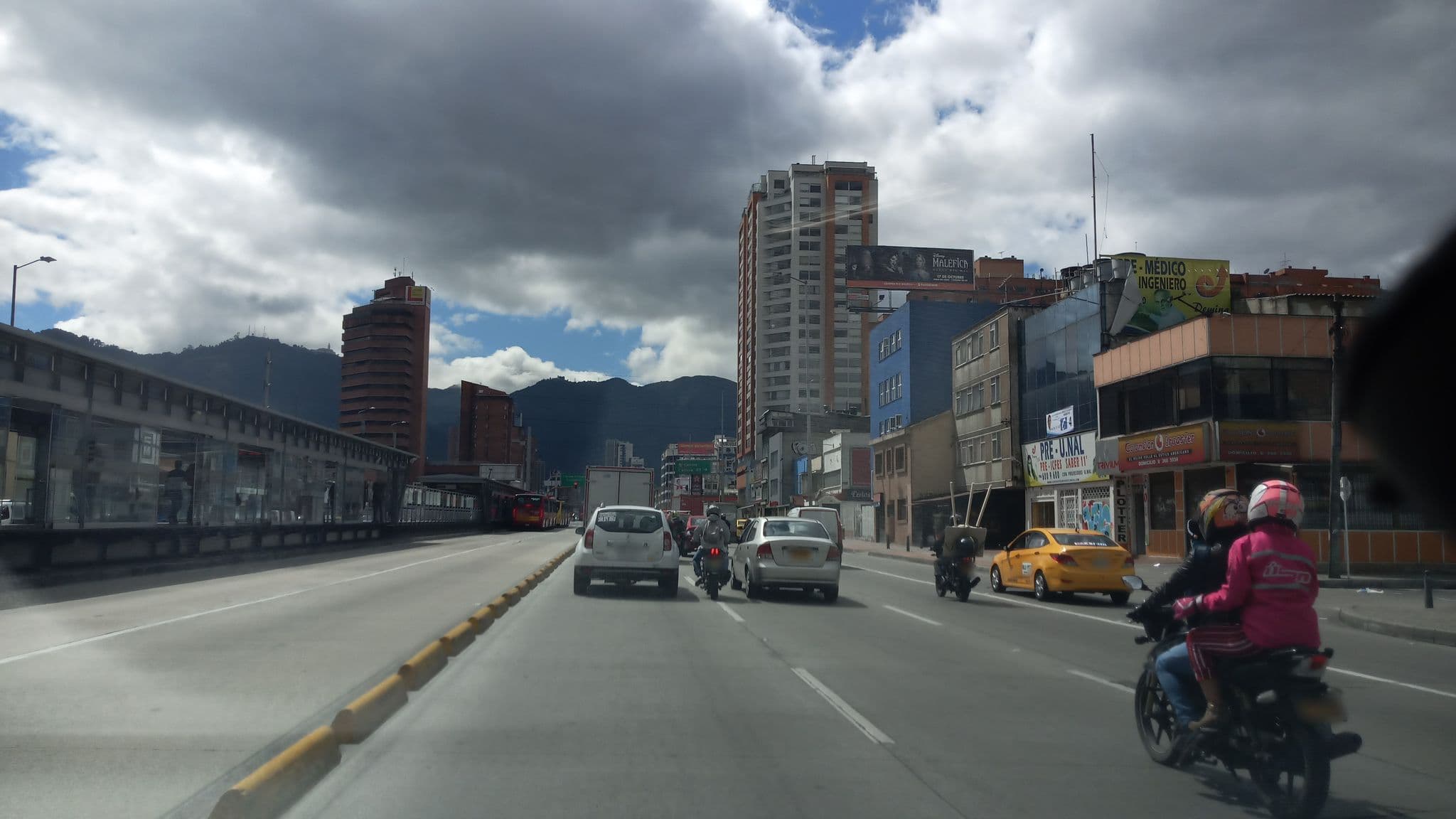 Street view near Hotel Park Houses, Bogotá — © expertoslanix (CC BY-SA · Mapillary)