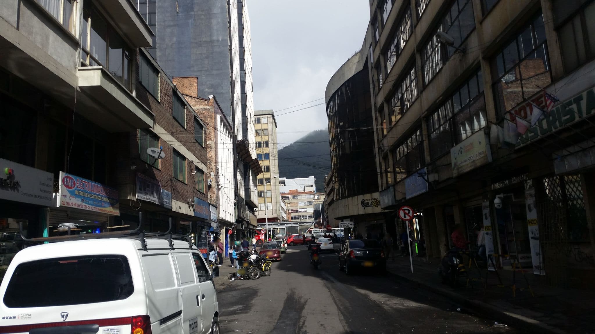 Street view near hotel los cristales, Bogotá — © ejegg (CC BY-SA · Mapillary)