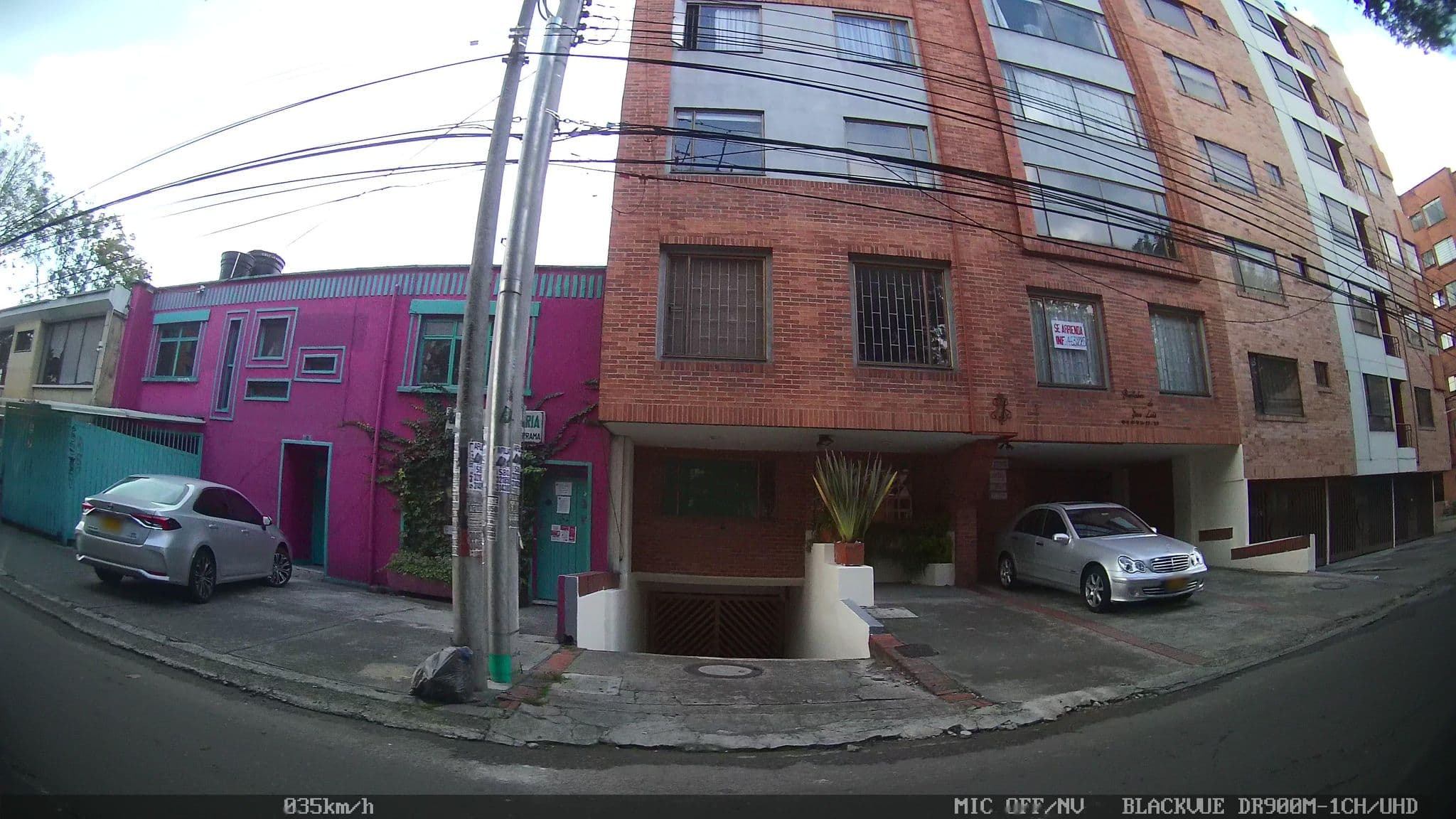 Street view near apartaestudios el campin, Bogotá — © kaart5 (CC BY-SA · Mapillary)