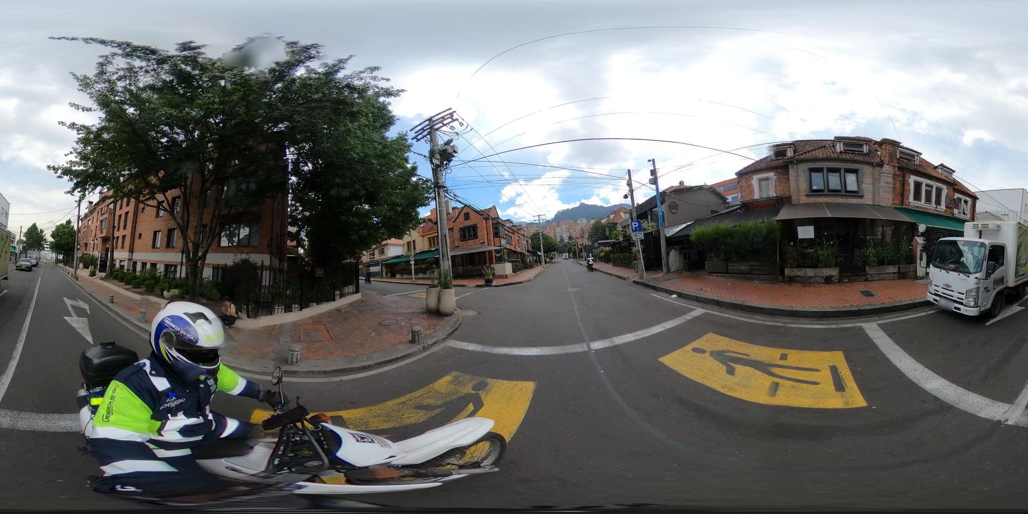 Street view near Hotel Boutique Zona G, Barrio San Luis — © cgalindop (CC BY-SA · Mapillary)