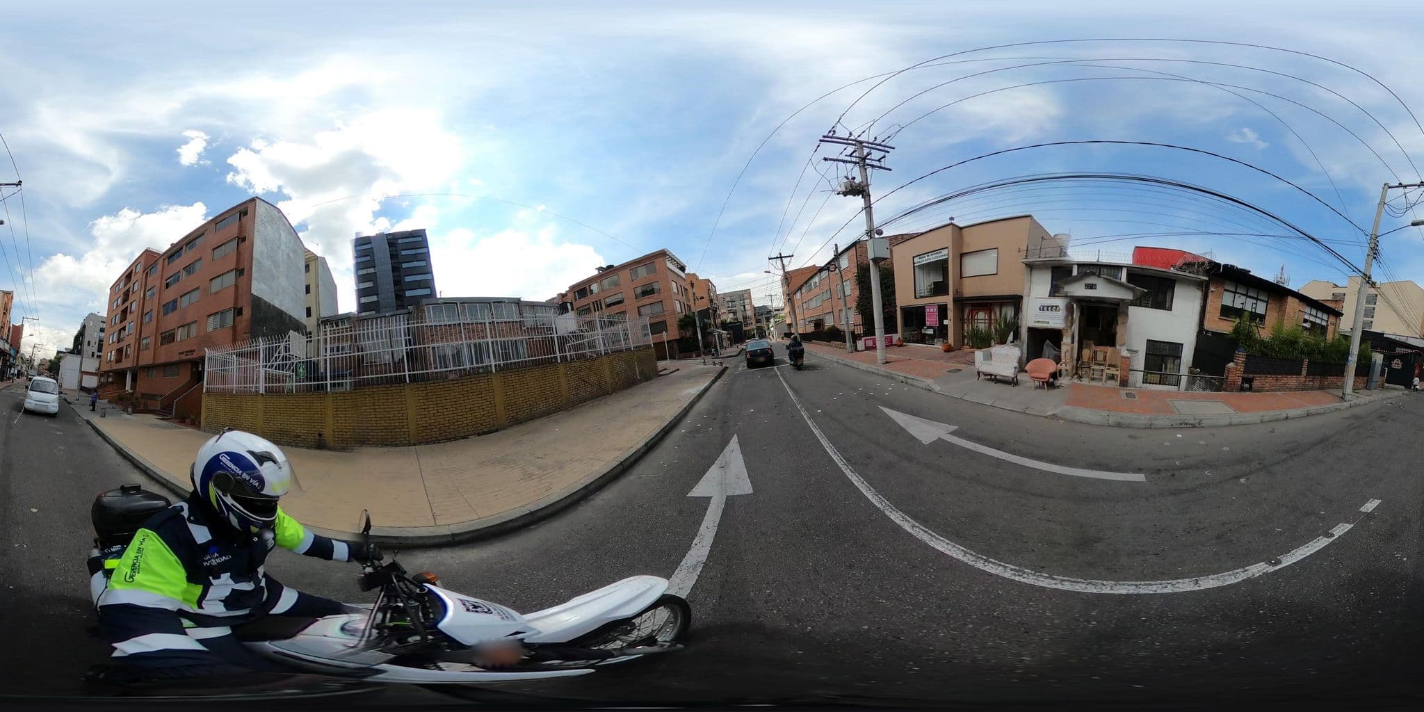 Street view near La Nina, Barrio San Luis — © cgalindop (CC BY-SA · Mapillary)