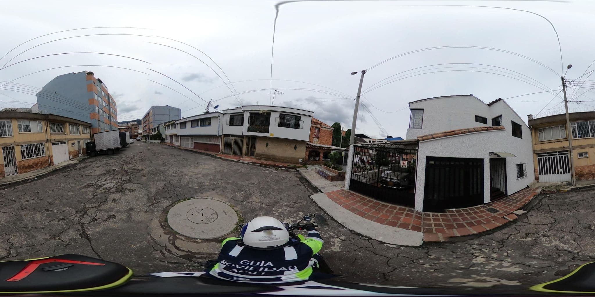 Street view near Hotel Oxum, Barrio San Luis — © rbolivar (CC BY-SA · Mapillary)