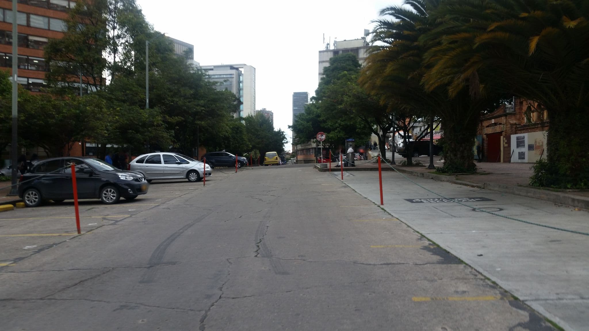 Street view near El Refugio Hotel-spa, Bogotá — © ejegg (CC BY-SA · Mapillary)