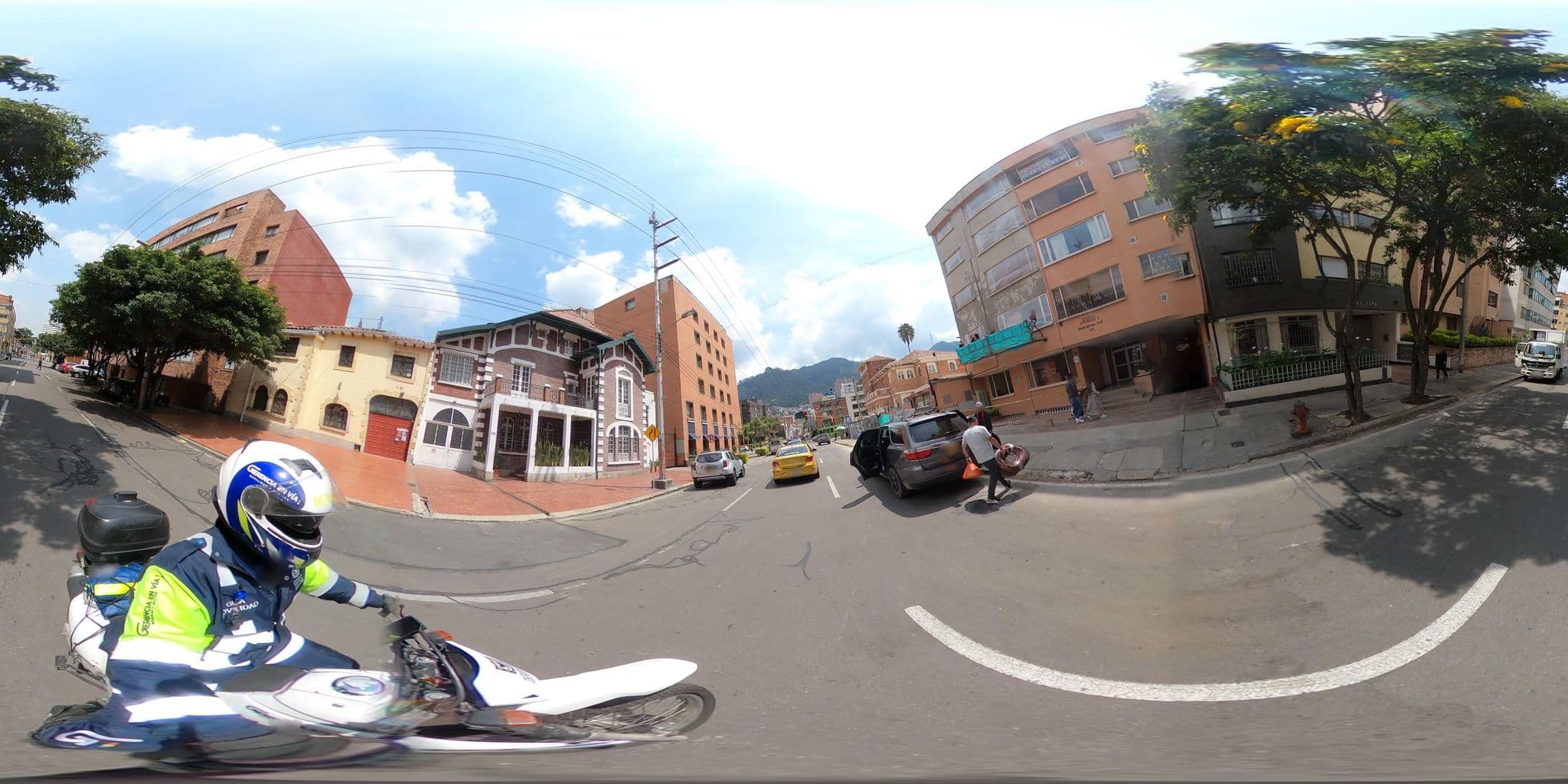Street view near Mercure Bogotá, Barrio San Luis — © cgalindop (CC BY-SA · Mapillary)
