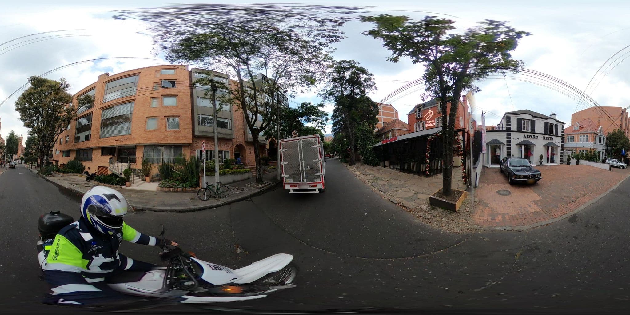 Street view near Hotel Coco, Barrio San Luis — © cgalindop (CC BY-SA · Mapillary)