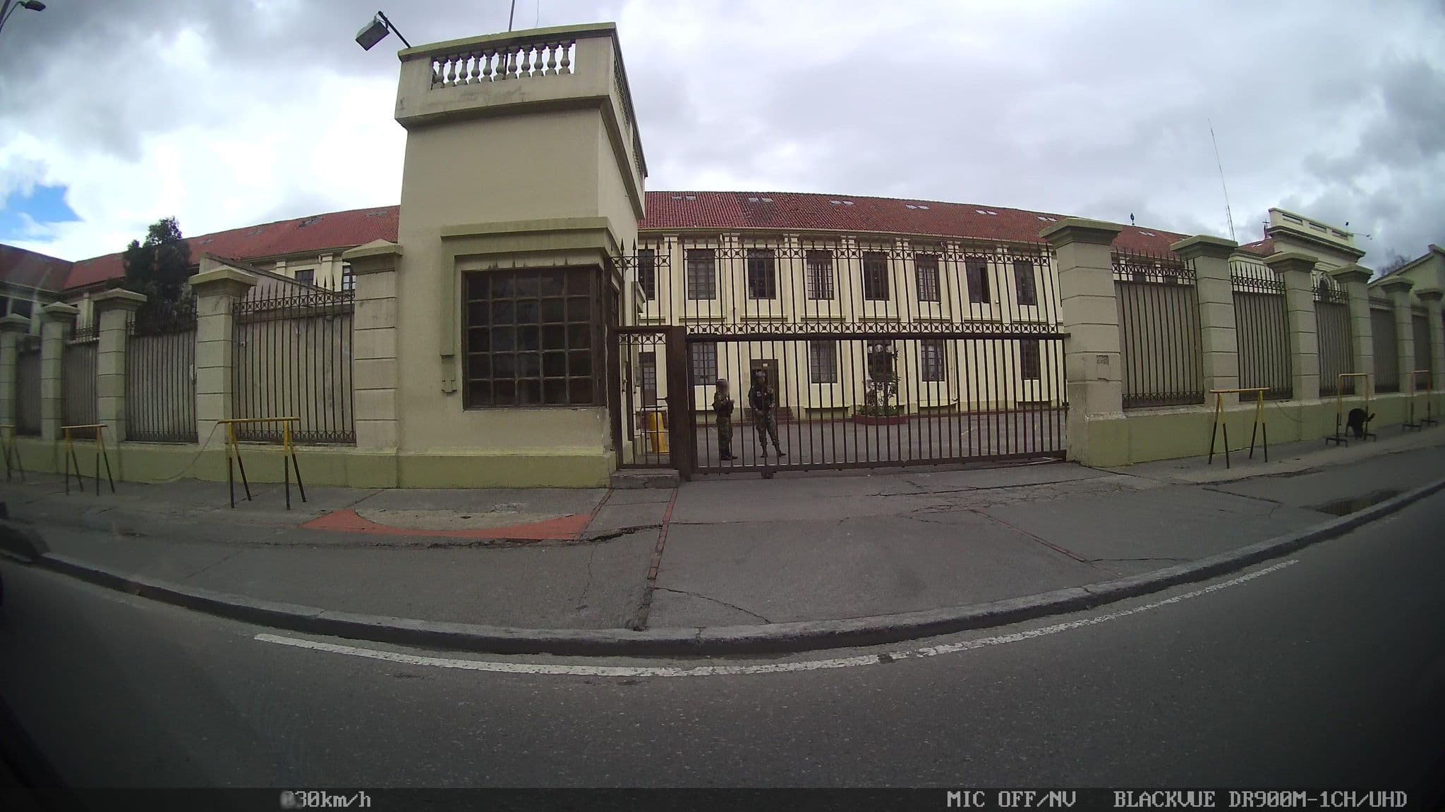 Street view near Casa Quinta La Fumarola, Bogotá — © kaart_4 (CC BY-SA · Mapillary)