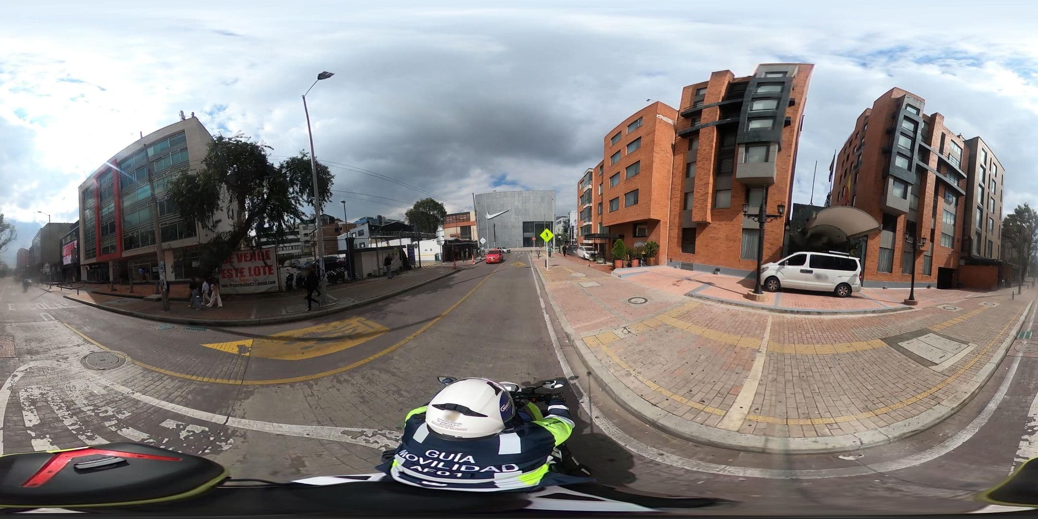 Street view near GHL HAMILTON BOGOTÁ HOTEL, Barrio San Luis — © cgalindop (CC BY-SA · Mapillary)