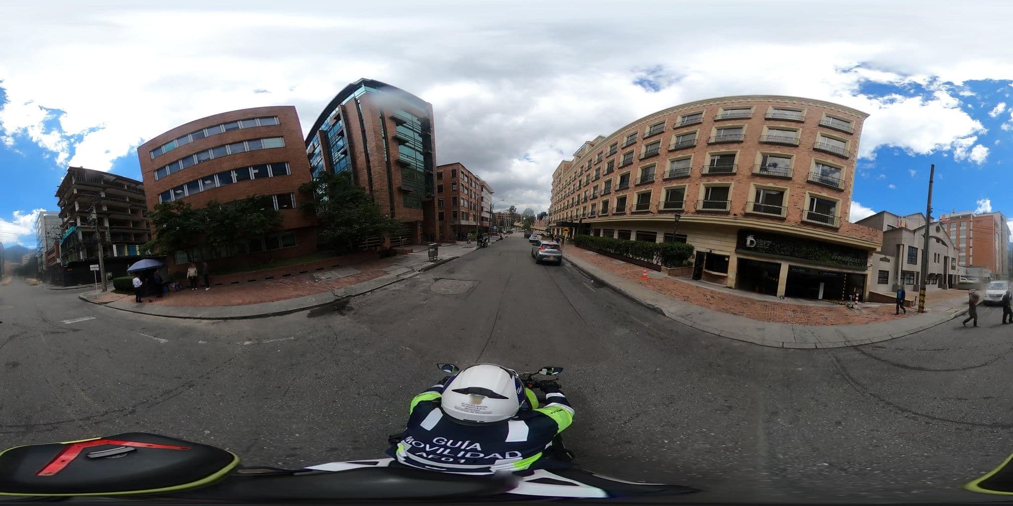 Street view near Sala Oxford, Barrio San Luis — © cgalindop (CC BY-SA · Mapillary)