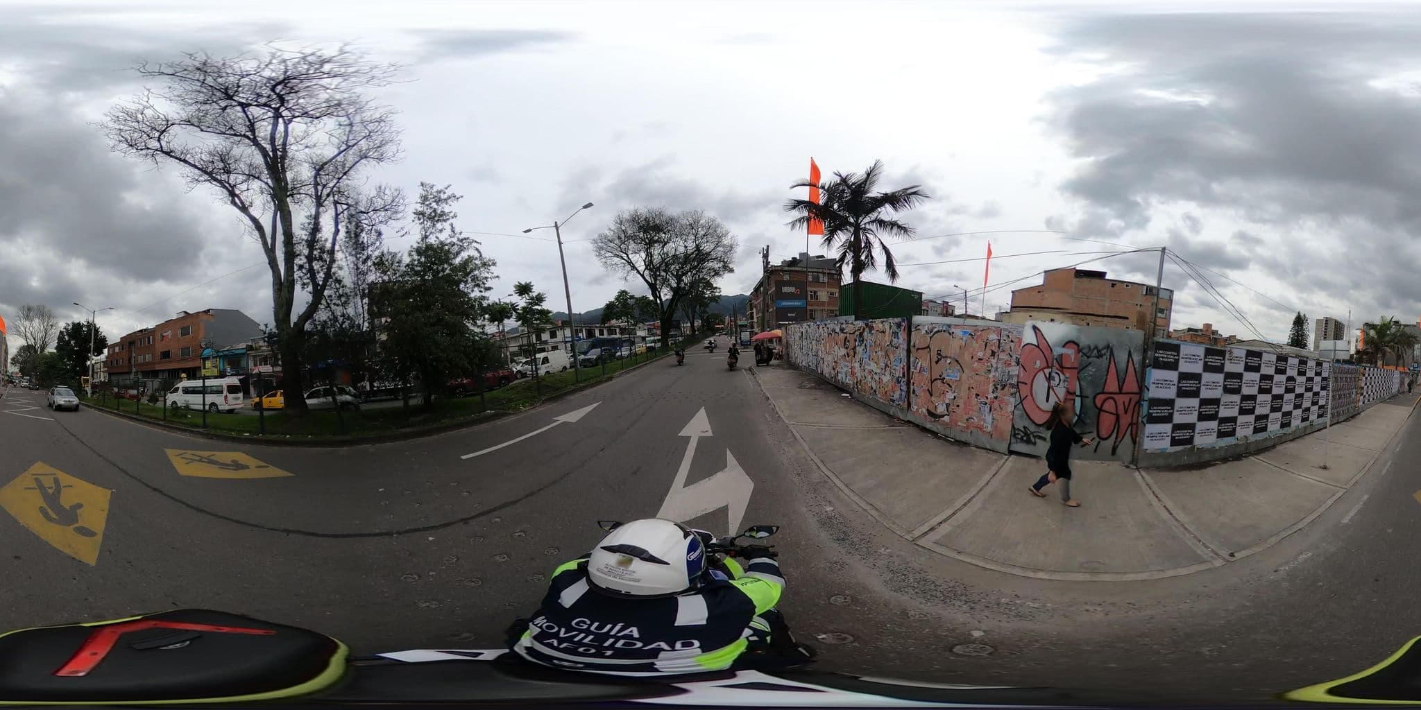 Street view near Casa Hostal Avenida Chile, Barrio San Luis — © rbolivar (CC BY-SA · Mapillary)