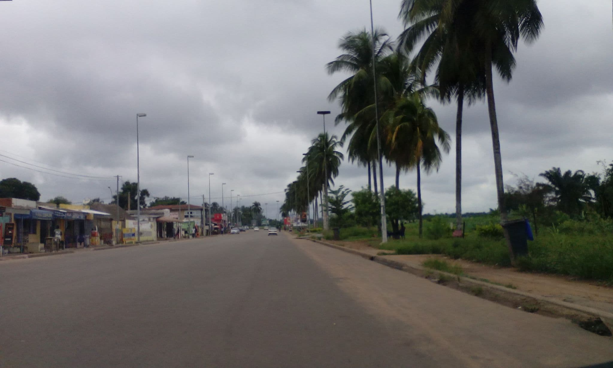 Street view near Hôtel les Alizés, Yamoussoukro — © alanekonan (CC BY-SA · Mapillary)