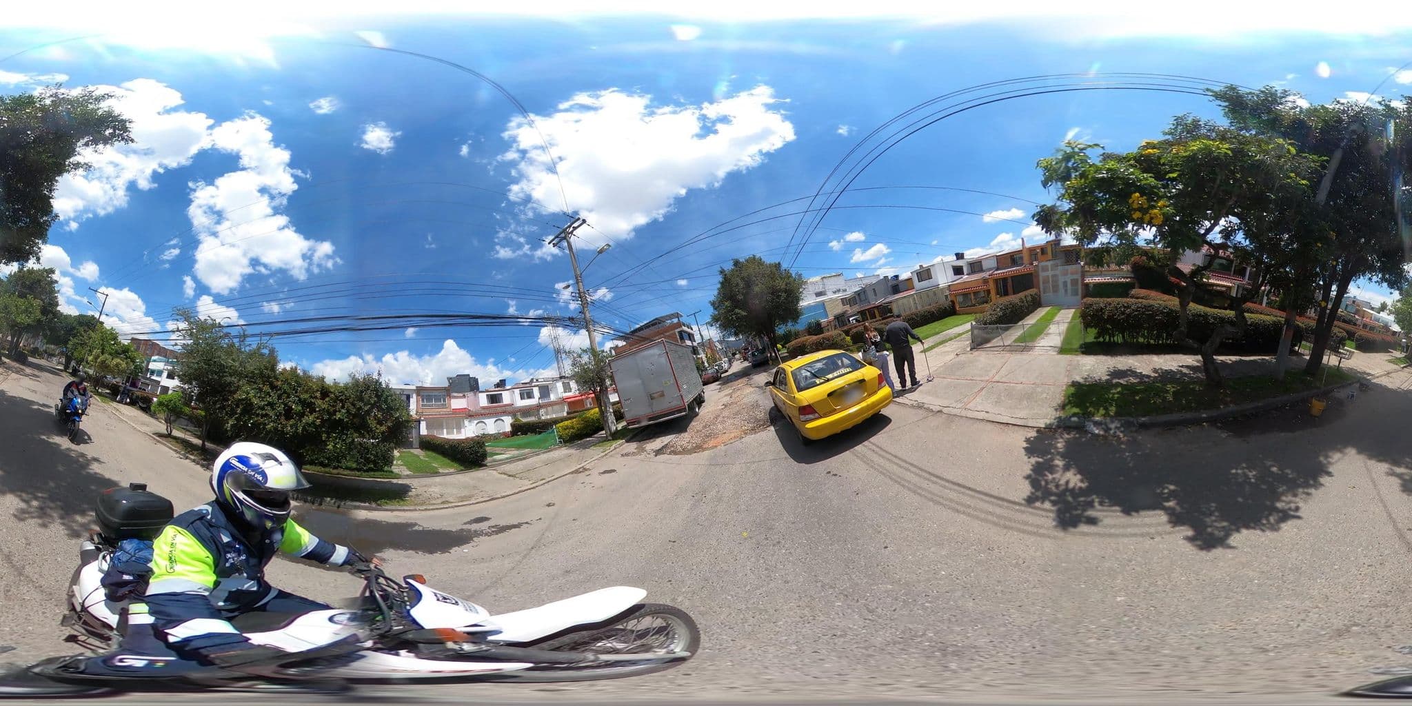 Street view near Mi Casa Shalom Bogotá Bed And Breakfast, Barrio San Luis — © rbolivar (CC BY-SA · Mapillary)