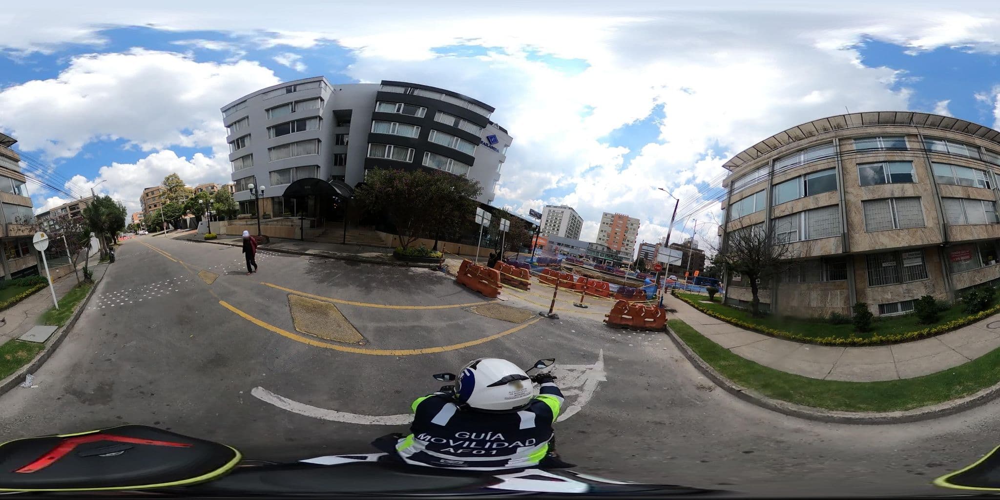 Street view near GHL Confort Hotel El Belvedere, Barrio San Luis — © krojasSDM (CC BY-SA · Mapillary)