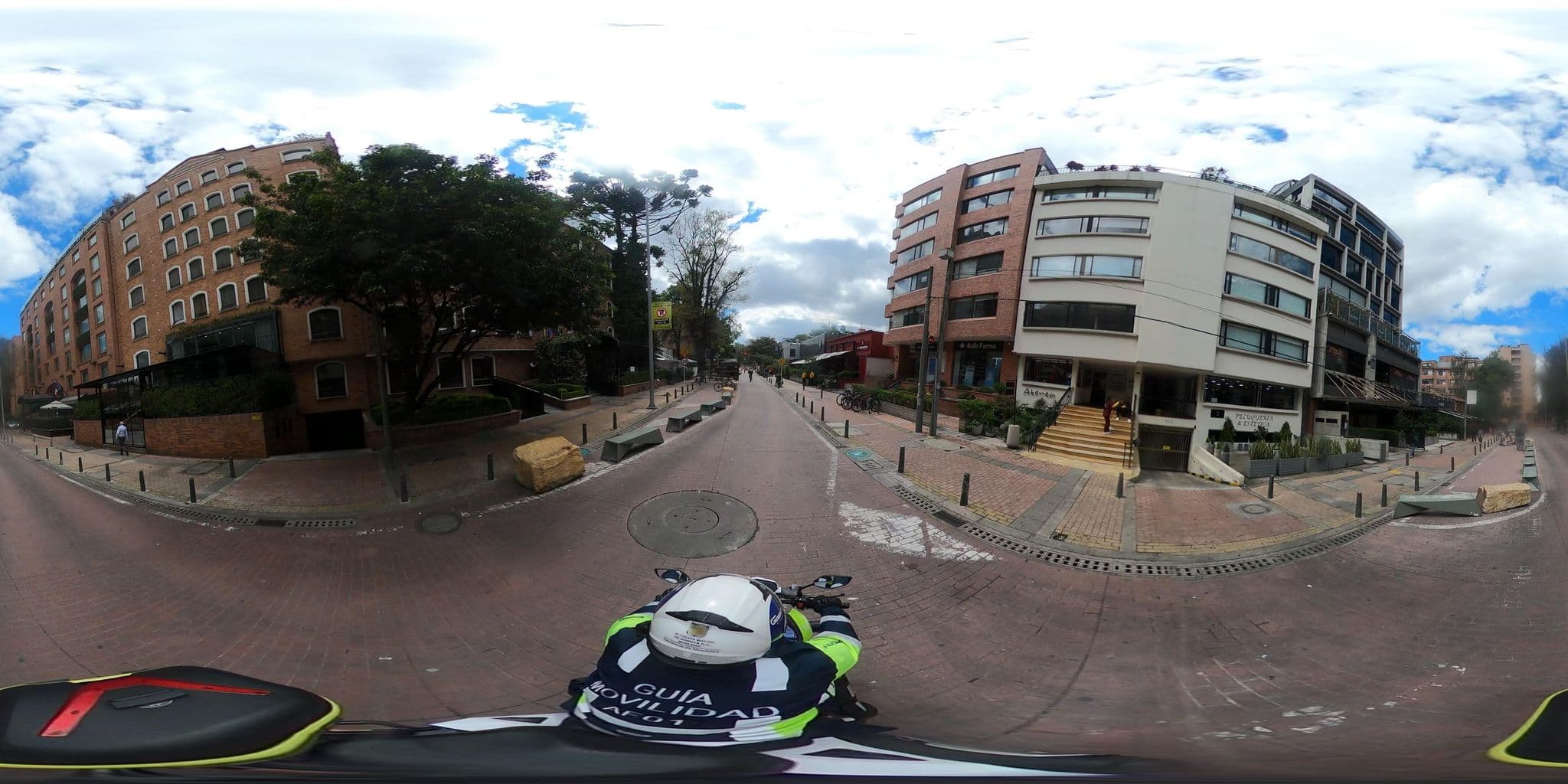 Street view near The Charleston, Bogota, Colombia, Barrio San Luis — © cgalindop (CC BY-SA · Mapillary)