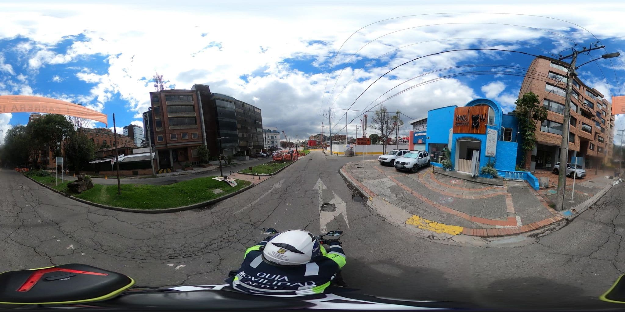 Street view near Aparta Hotel Suites 86, Barrio San Luis — © cgalindop (CC BY-SA · Mapillary)