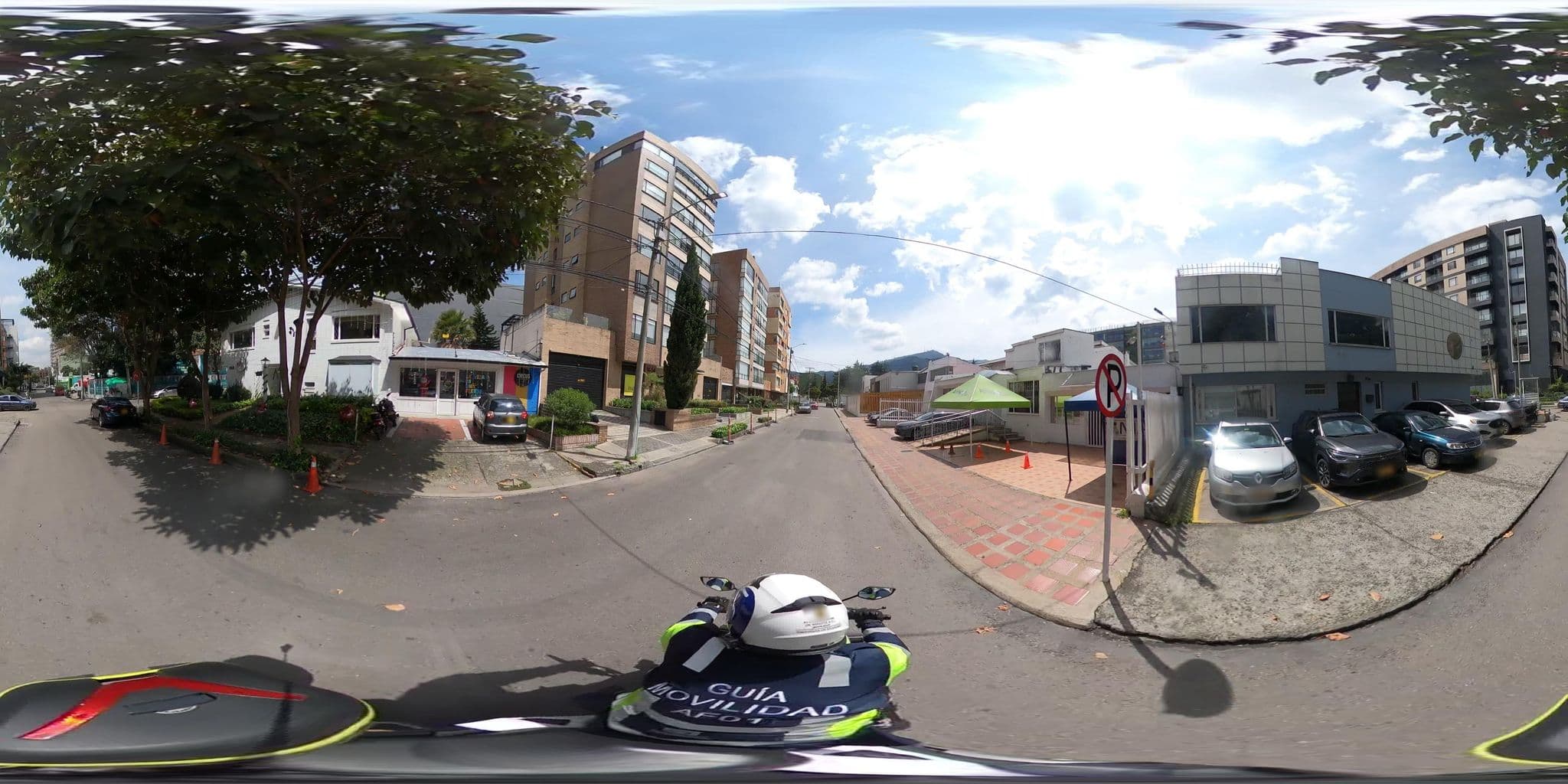 Street view near Hotel Le Mirage, Barrio San Luis — © krojasSDM (CC BY-SA · Mapillary)
