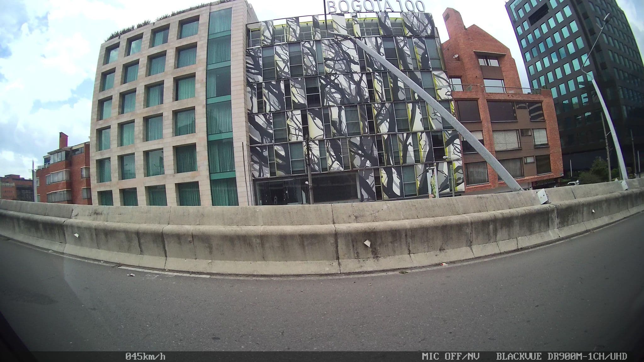 Street view near Hotel Pestana Bogota, Barrio San Luis — © kaart_4 (CC BY-SA · Mapillary)